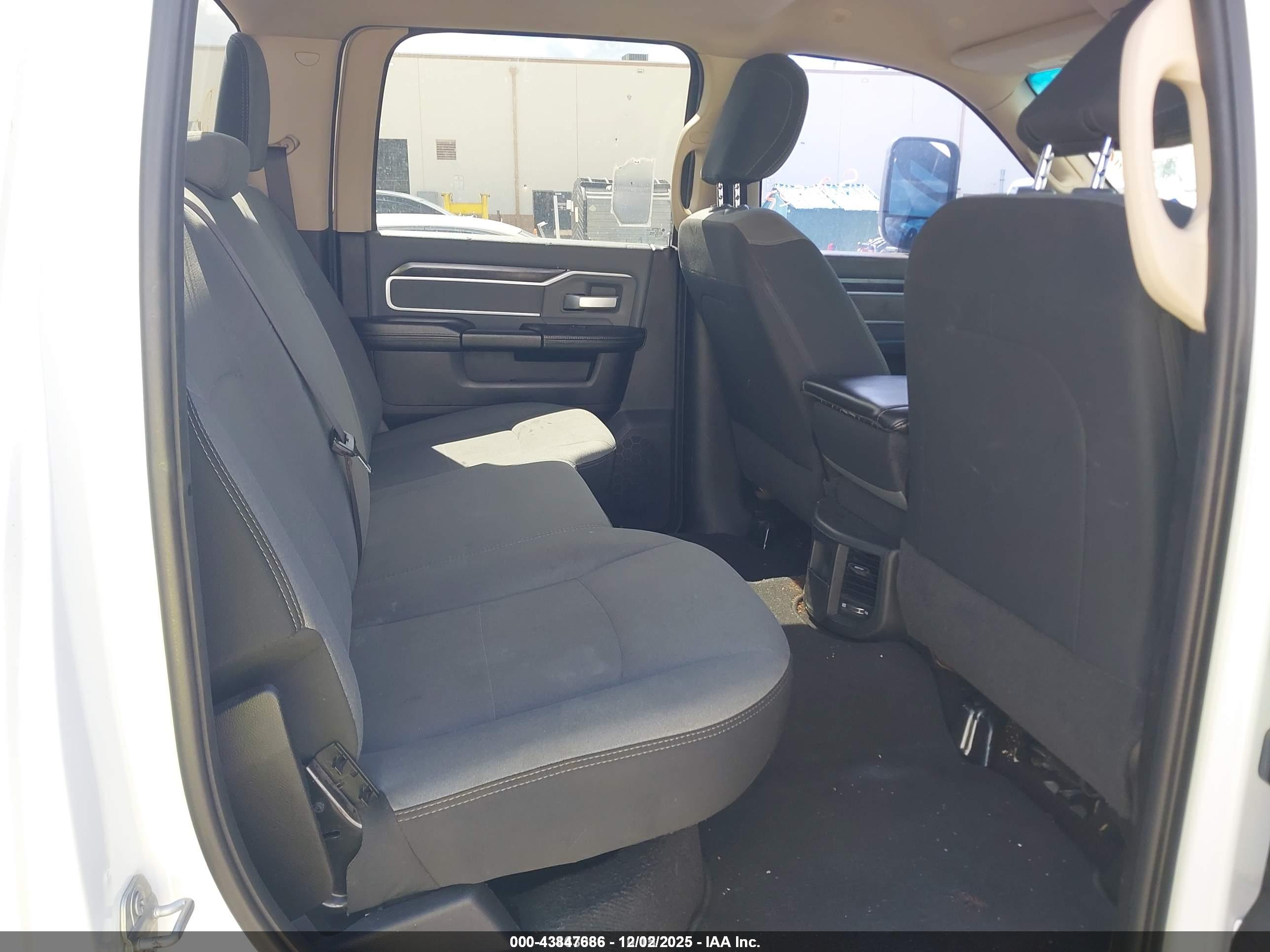 RAM 2500 image 8