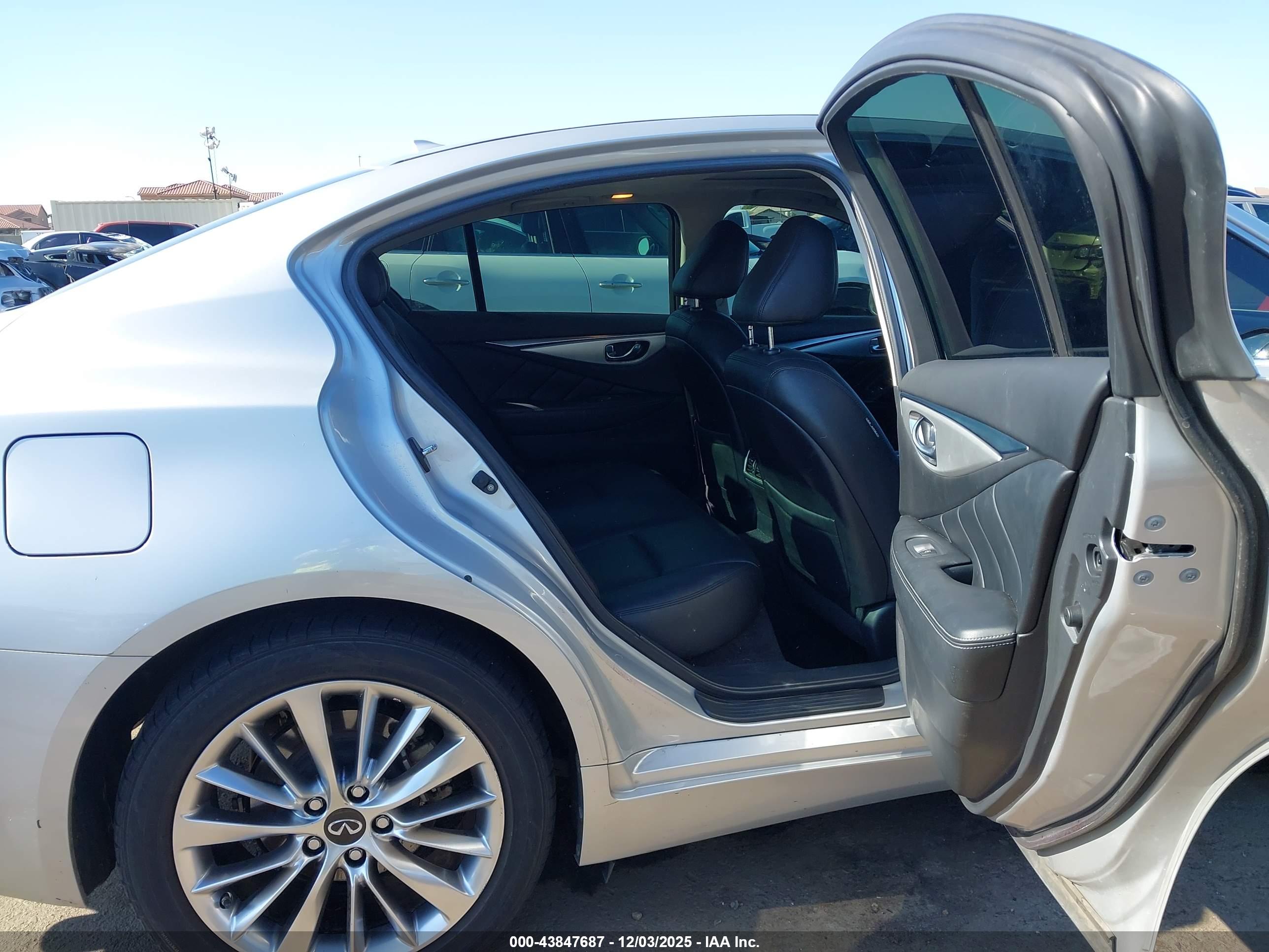 INFINITI Q50 image 8