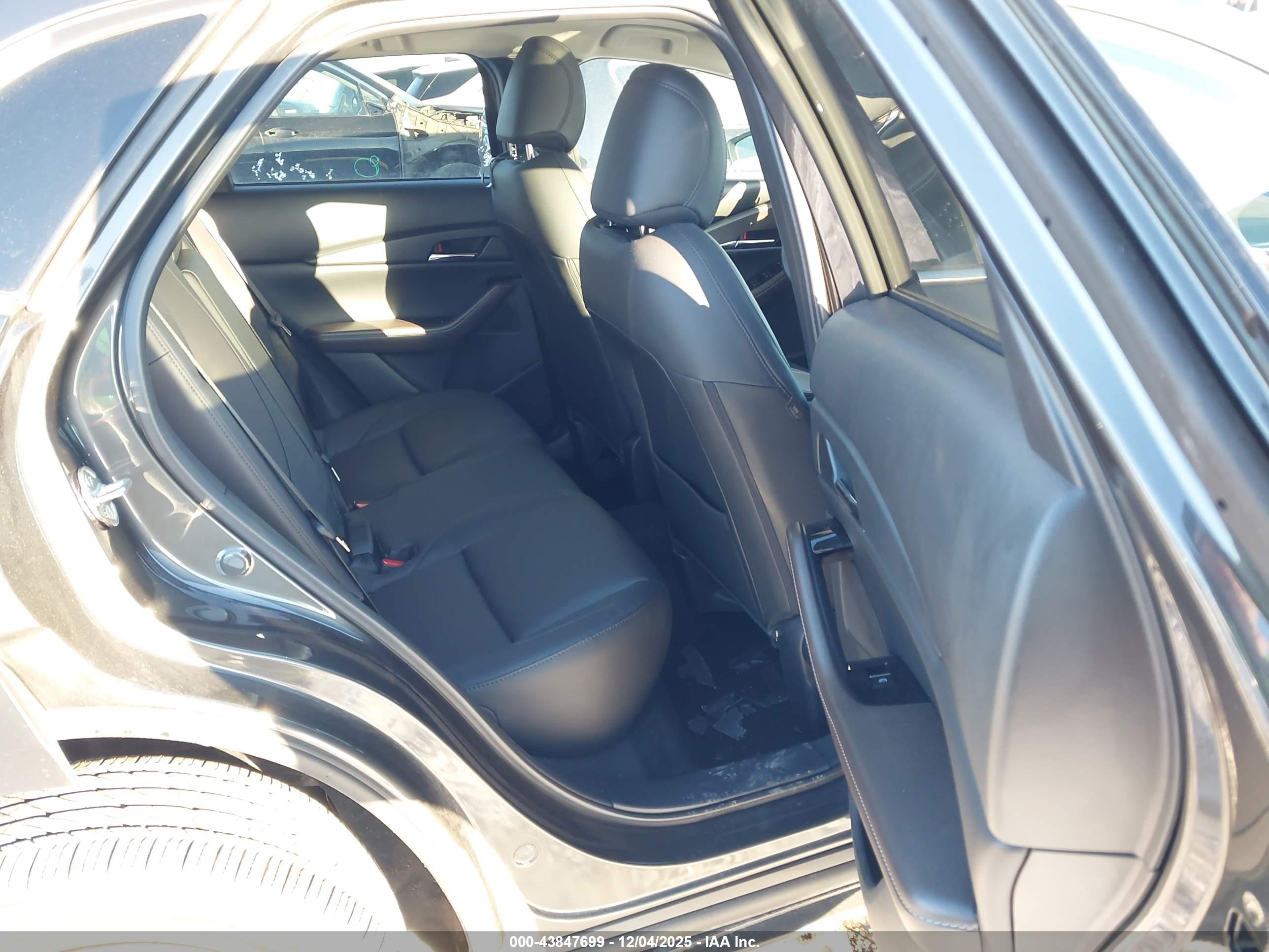 MAZDA CX-30 image 8