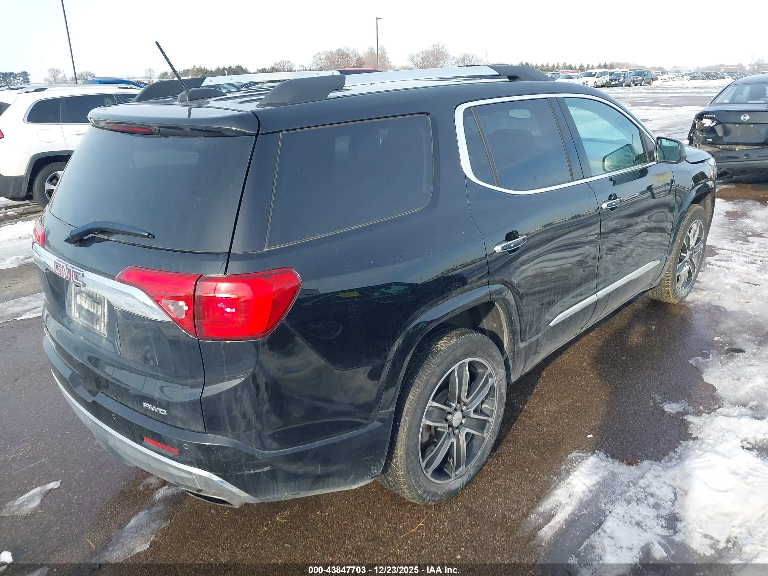 GMC ACADIA image 4
