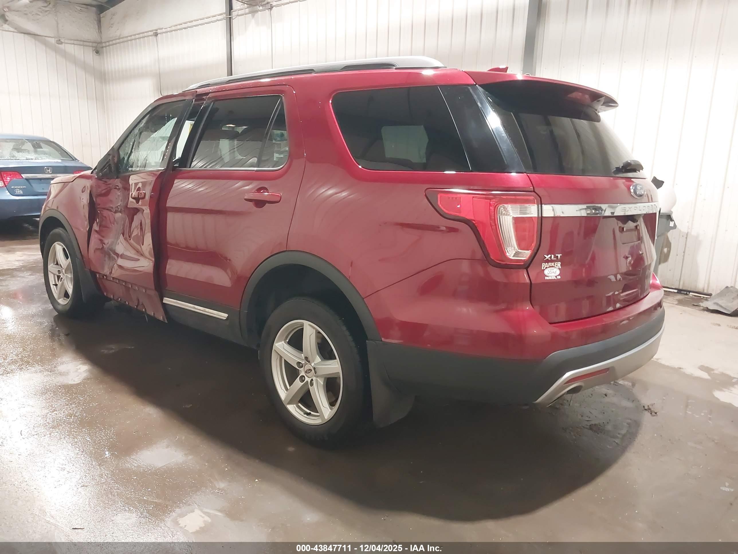 FORD EXPLORER image 3