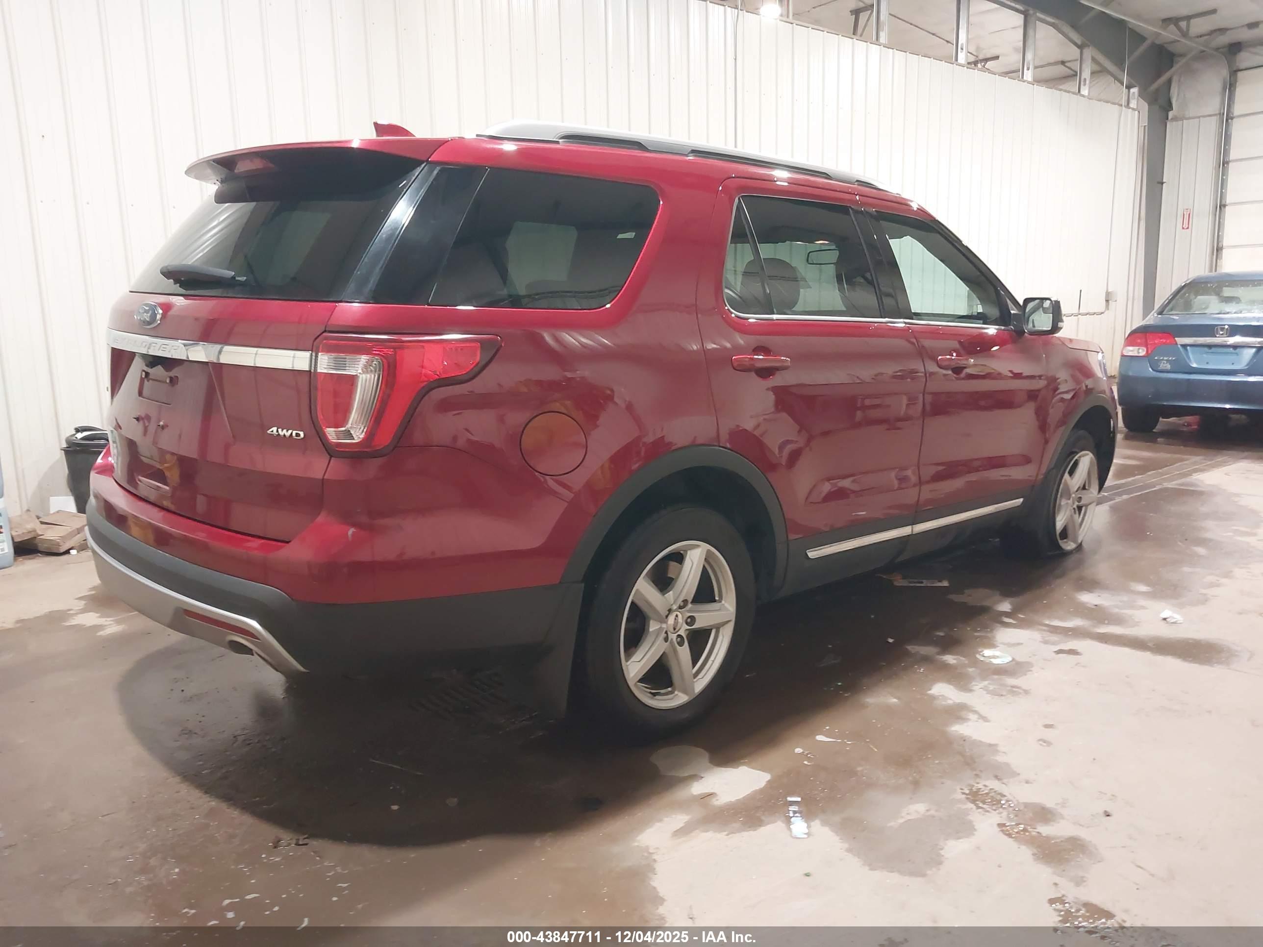 FORD EXPLORER image 4