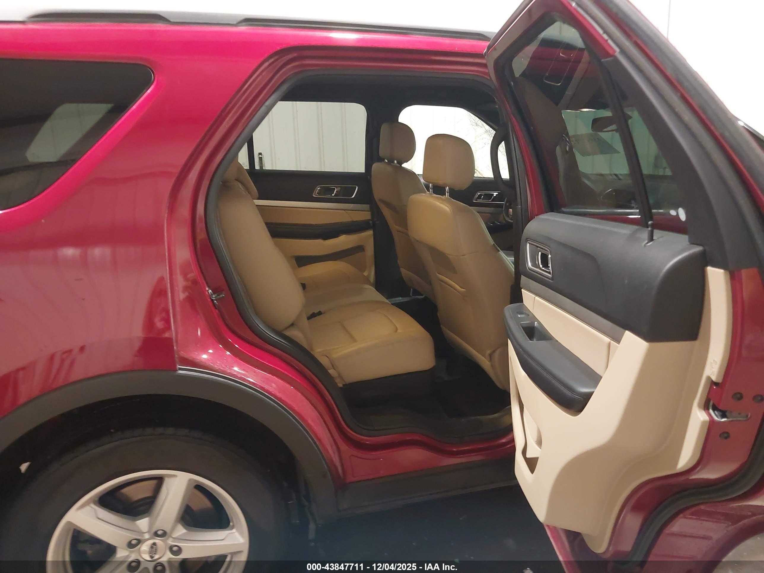 FORD EXPLORER image 8