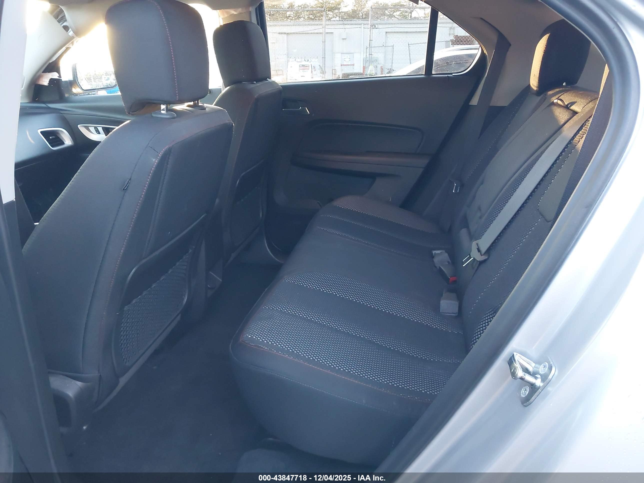 CHEVROLET EQUINOX image 8