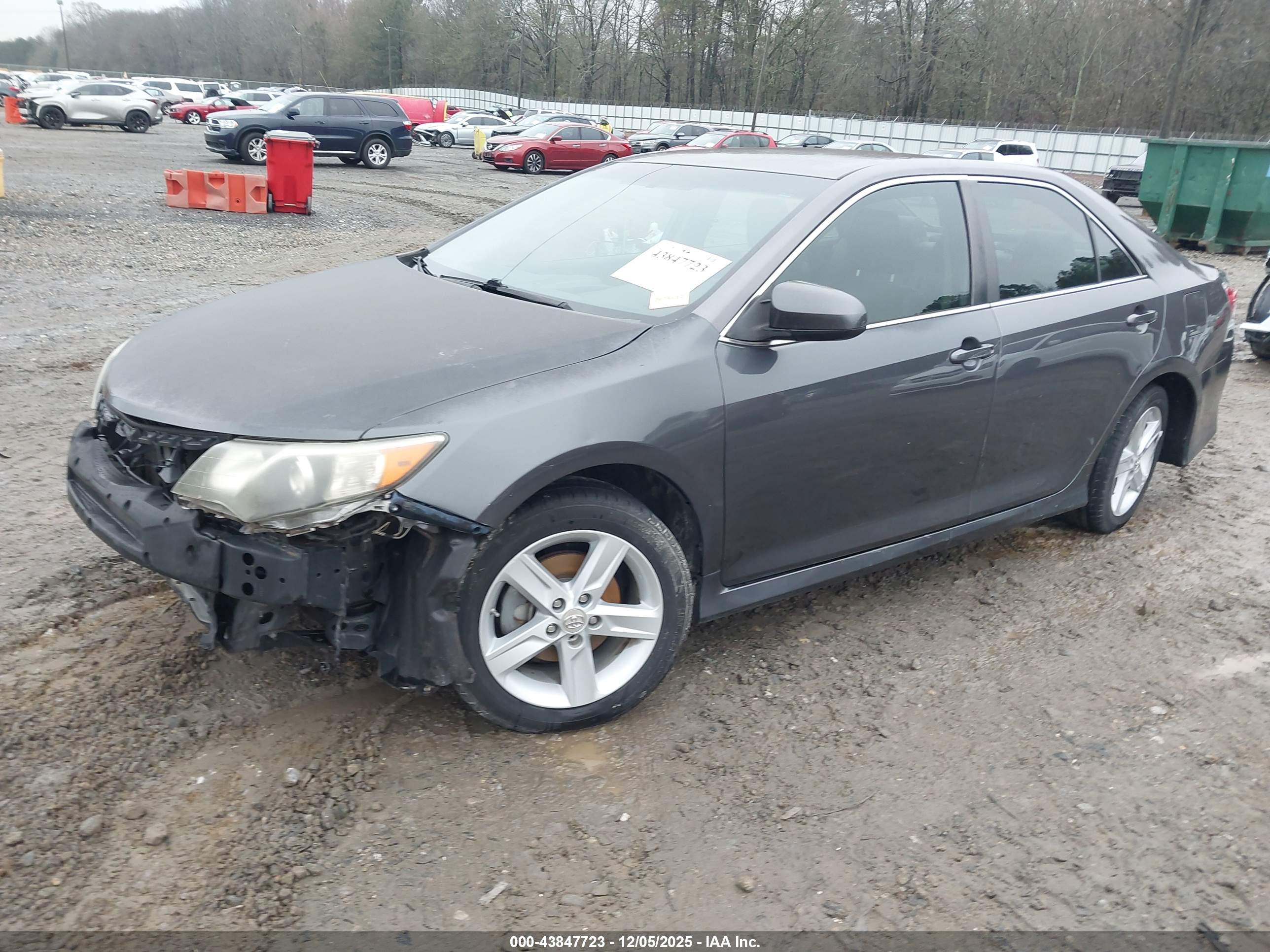 TOYOTA CAMRY image 2