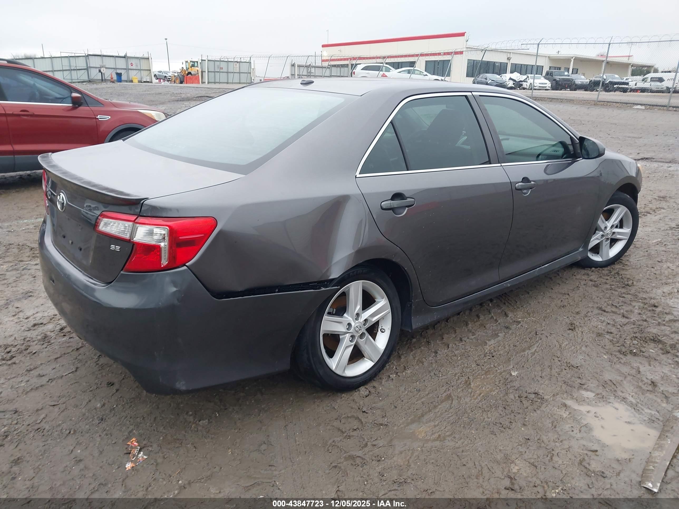 TOYOTA CAMRY image 4