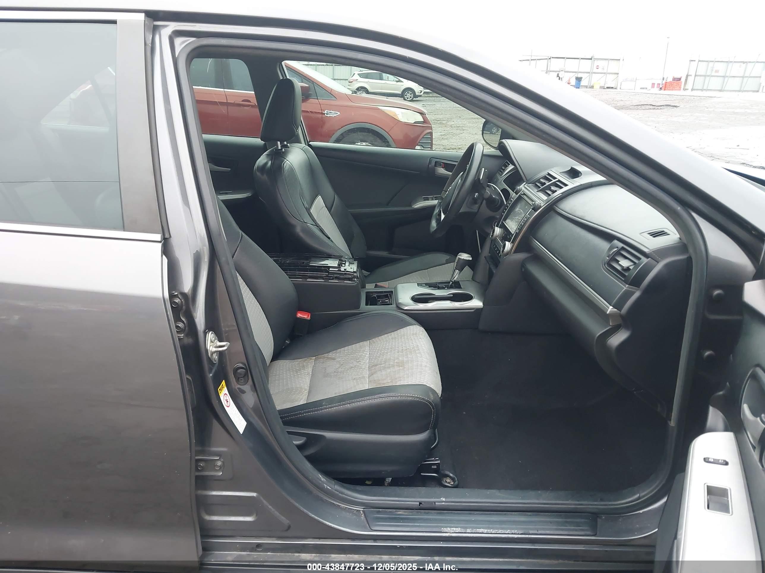 TOYOTA CAMRY image 5