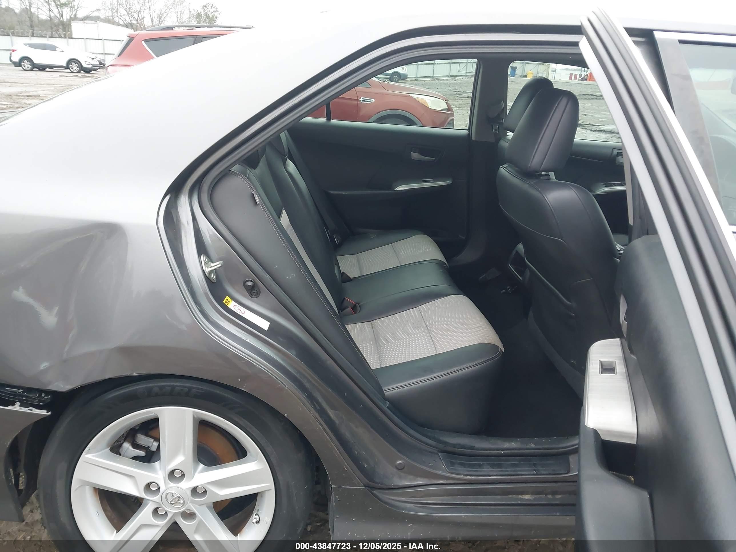 TOYOTA CAMRY image 8
