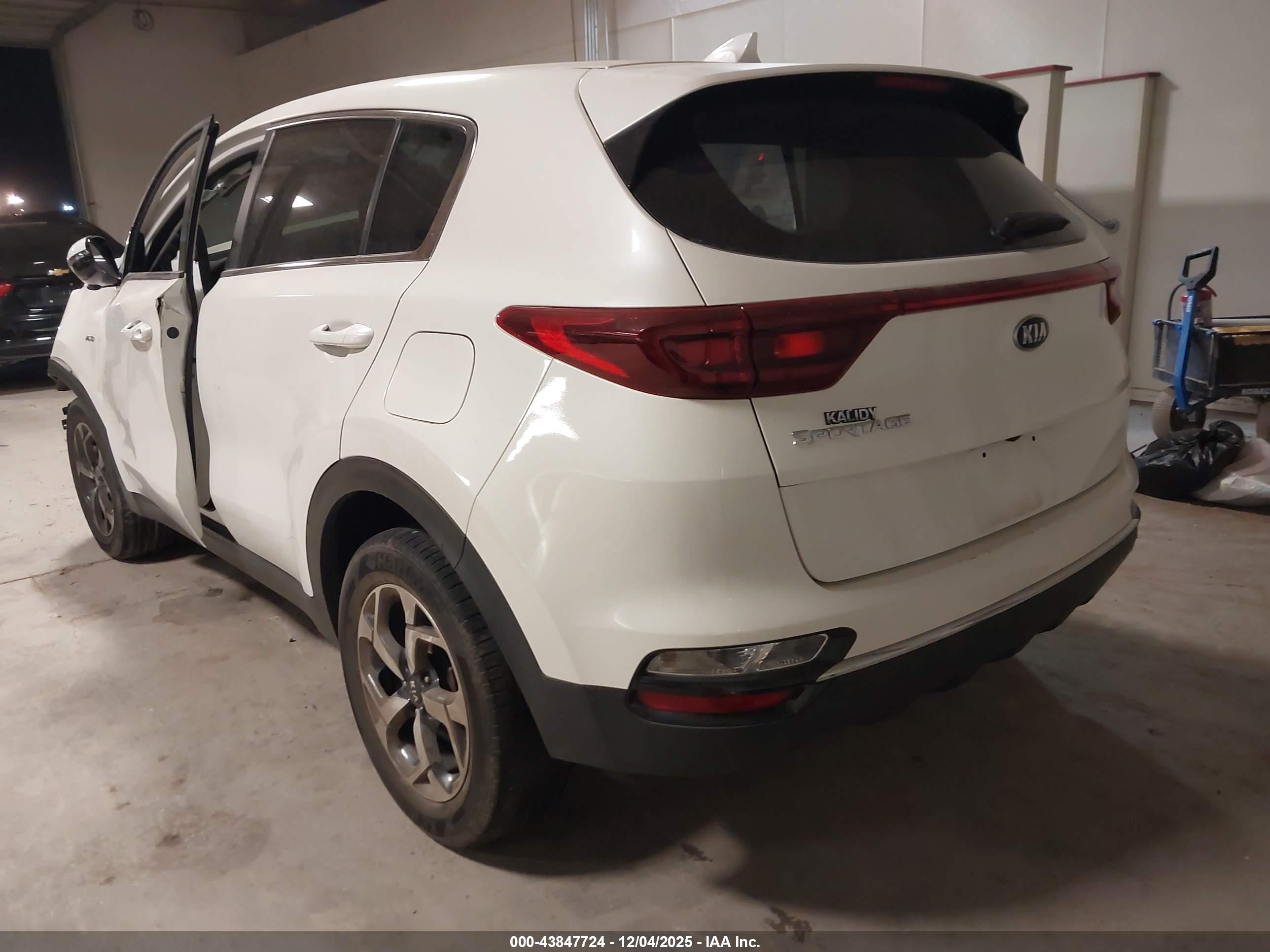 KIA SPORTAGE image 3