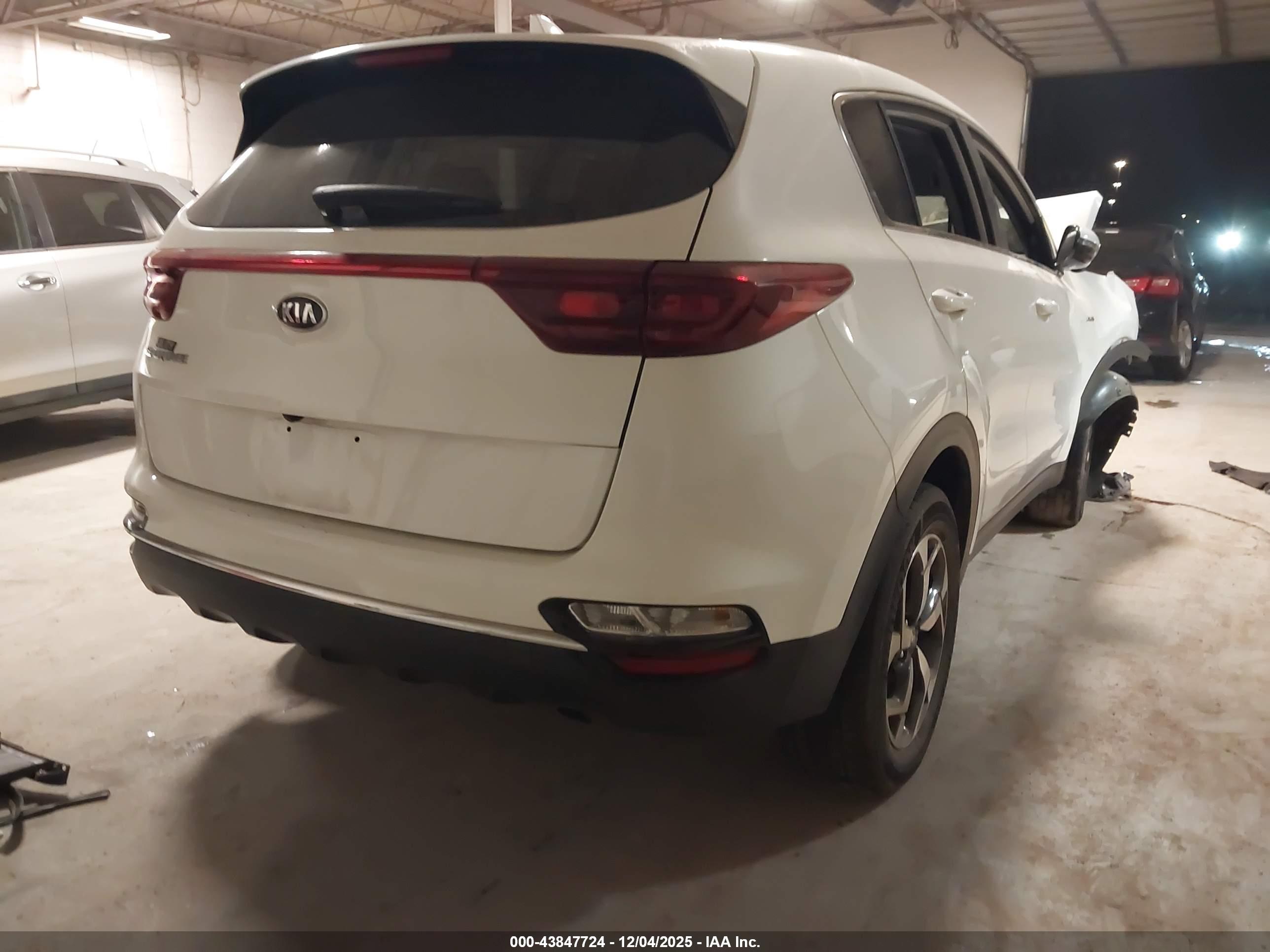 KIA SPORTAGE image 4