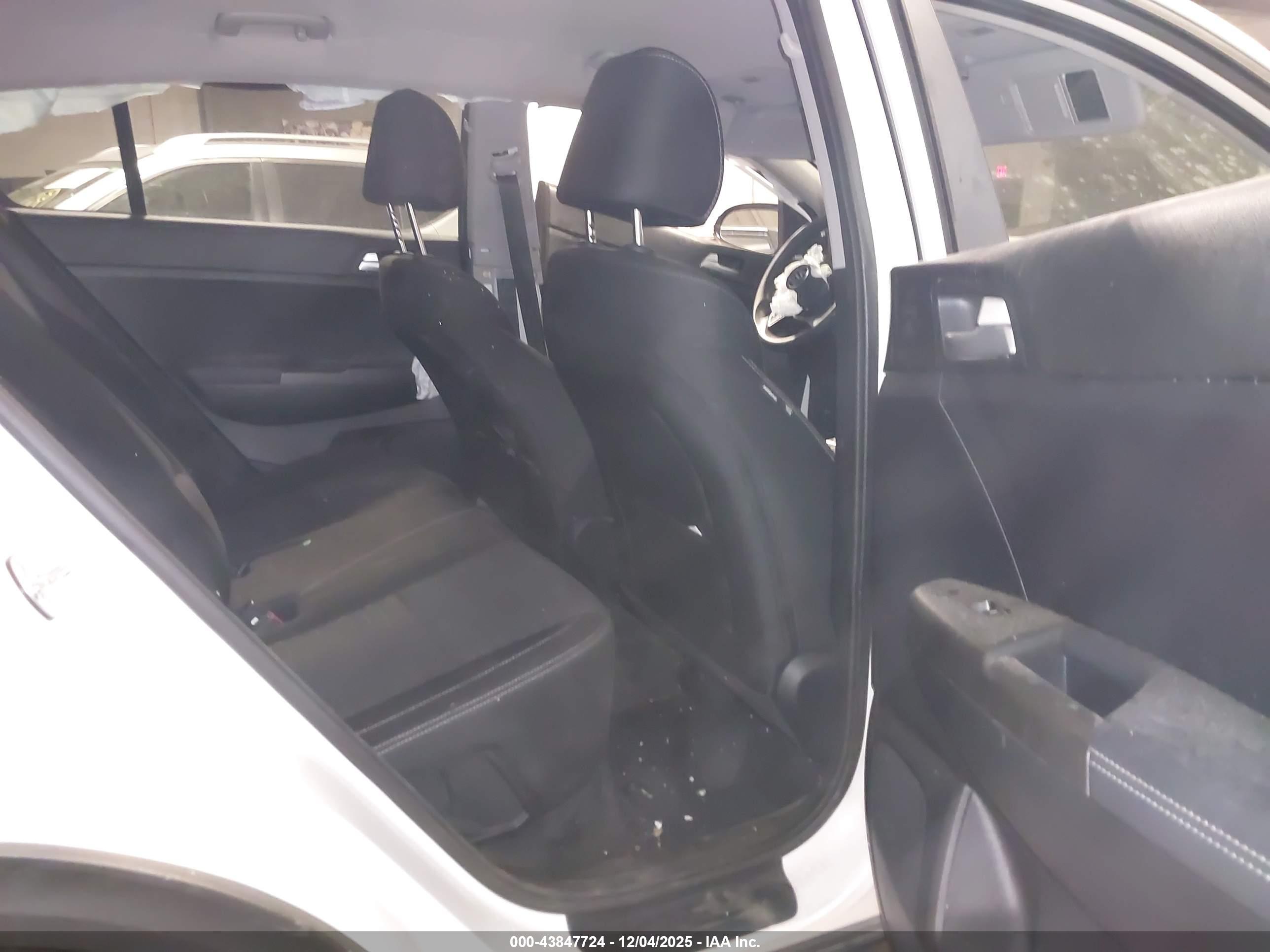 KIA SPORTAGE image 8
