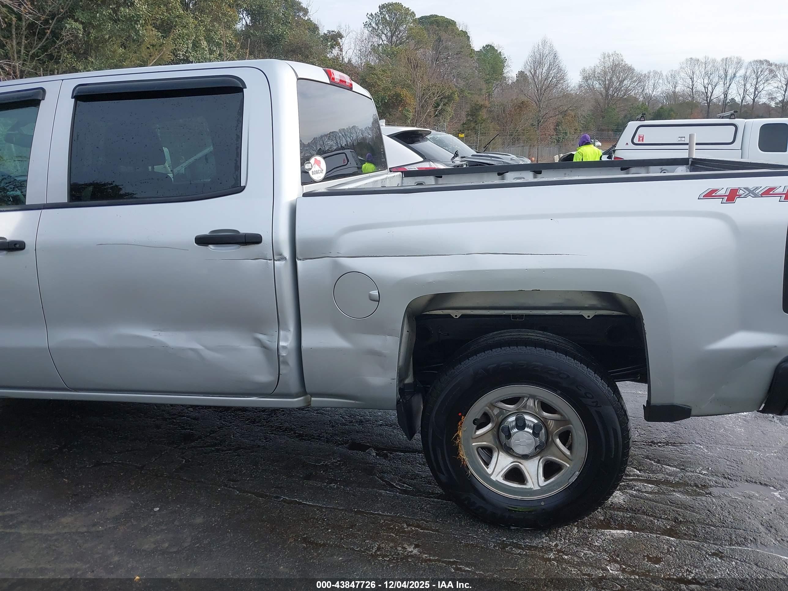 CHEVROLET SILVERADO image 6