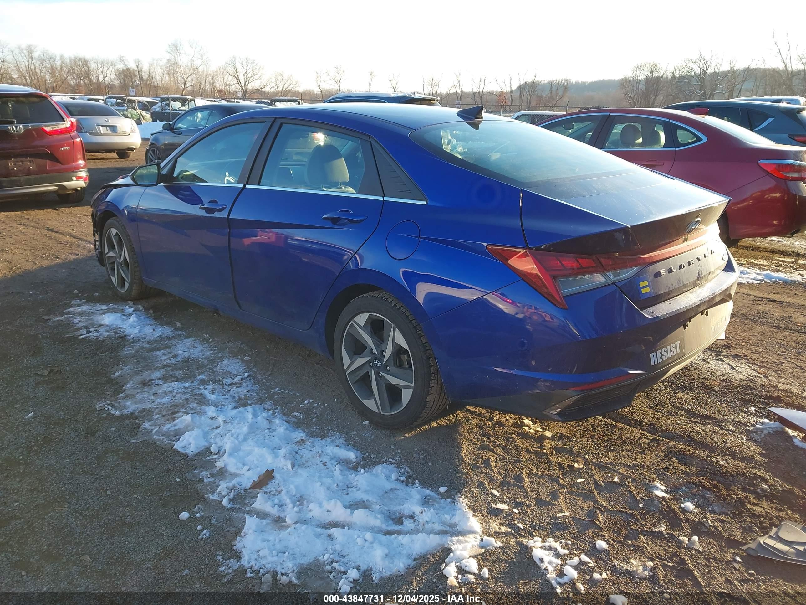 HYUNDAI ELANTRA image 3