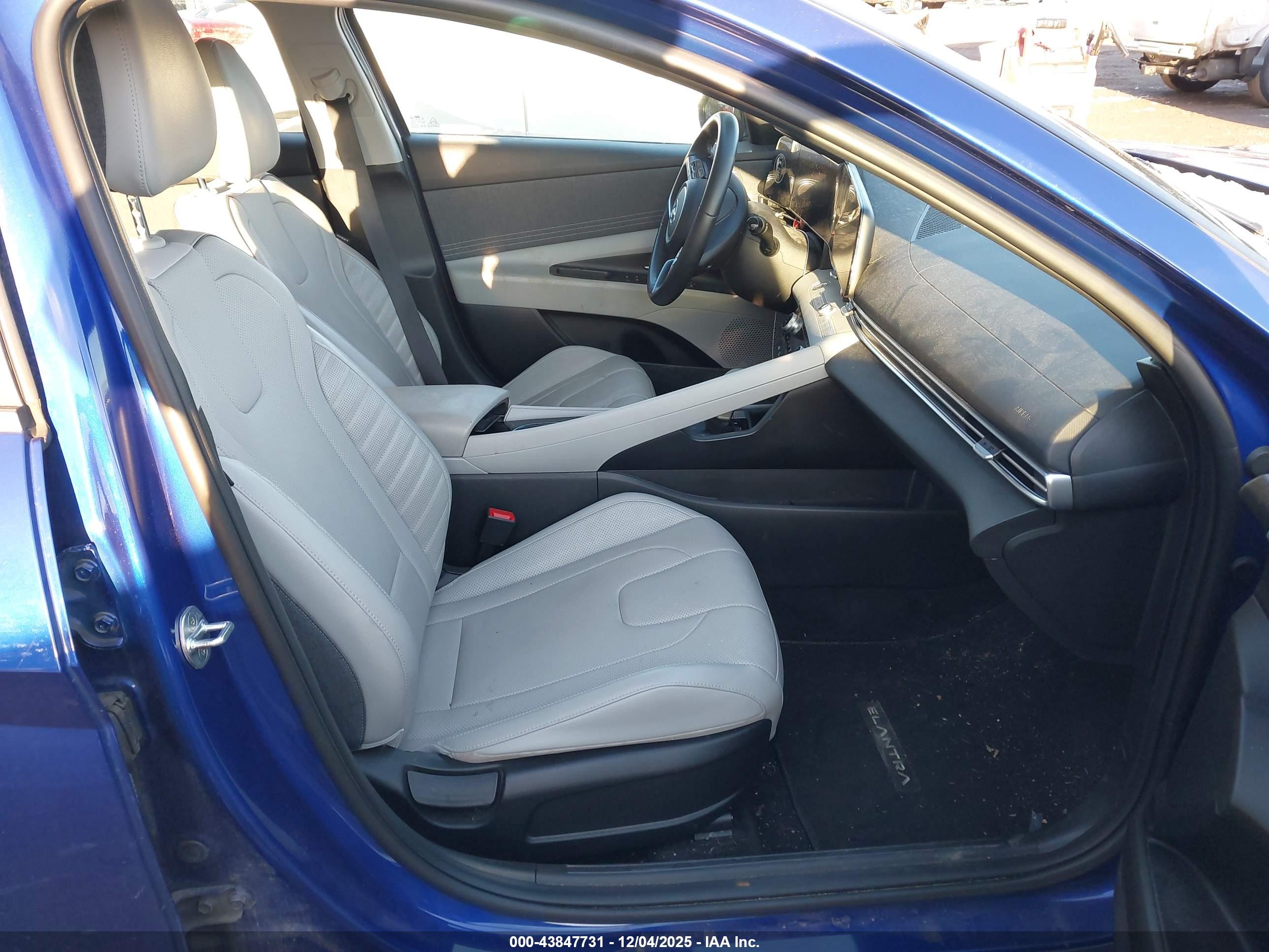HYUNDAI ELANTRA image 5