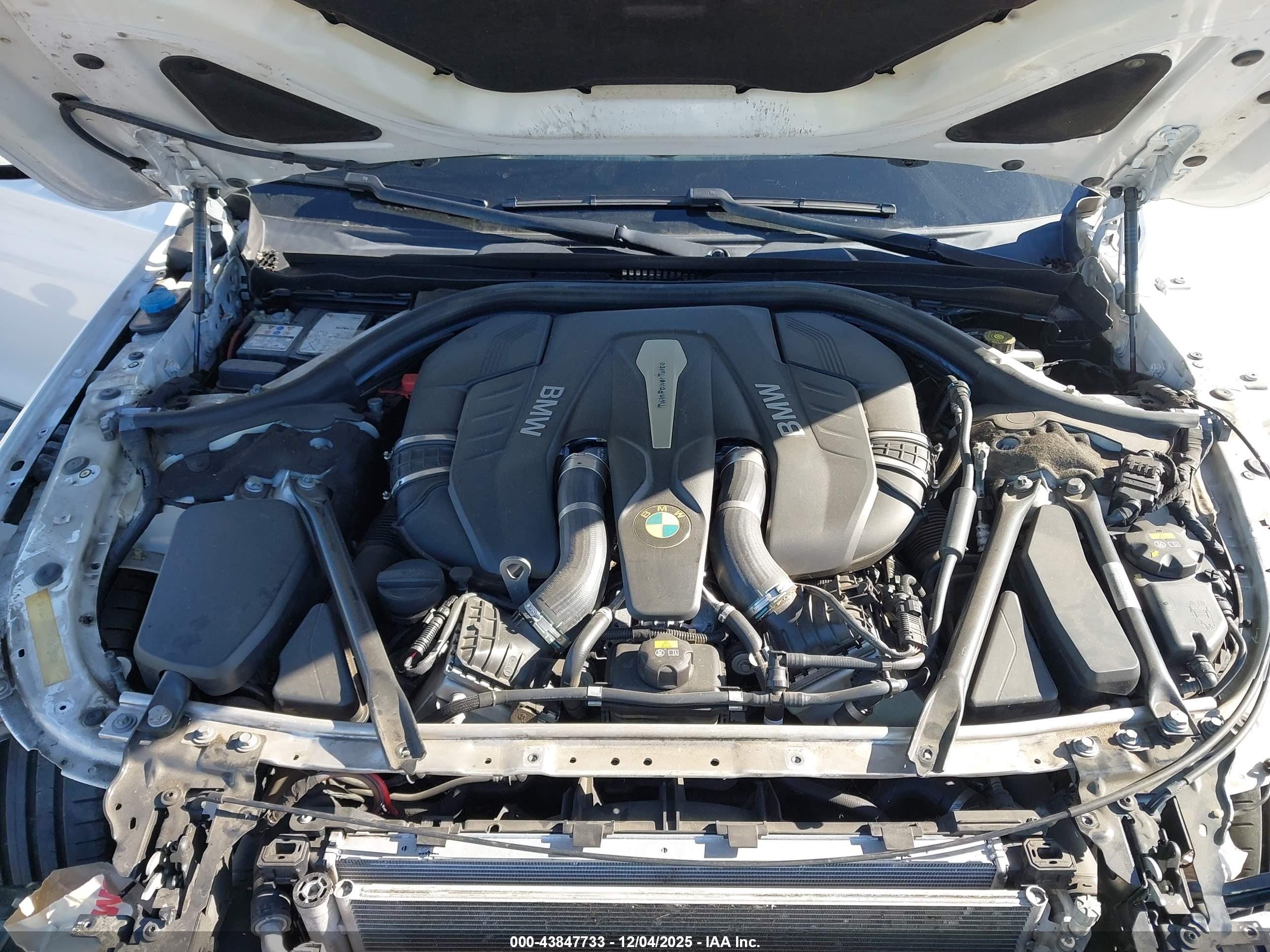 BMW 750I image 10