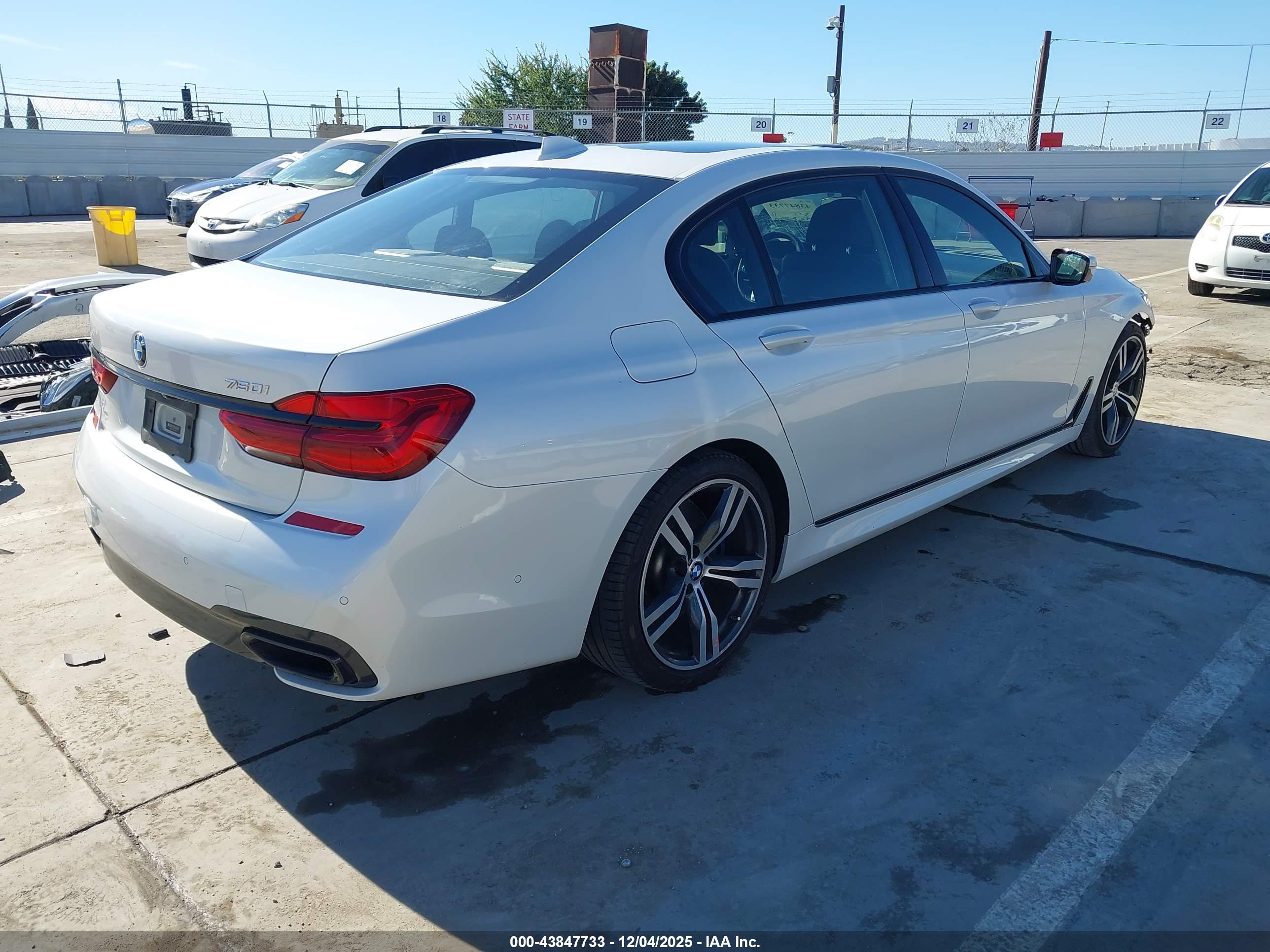 BMW 750I image 4