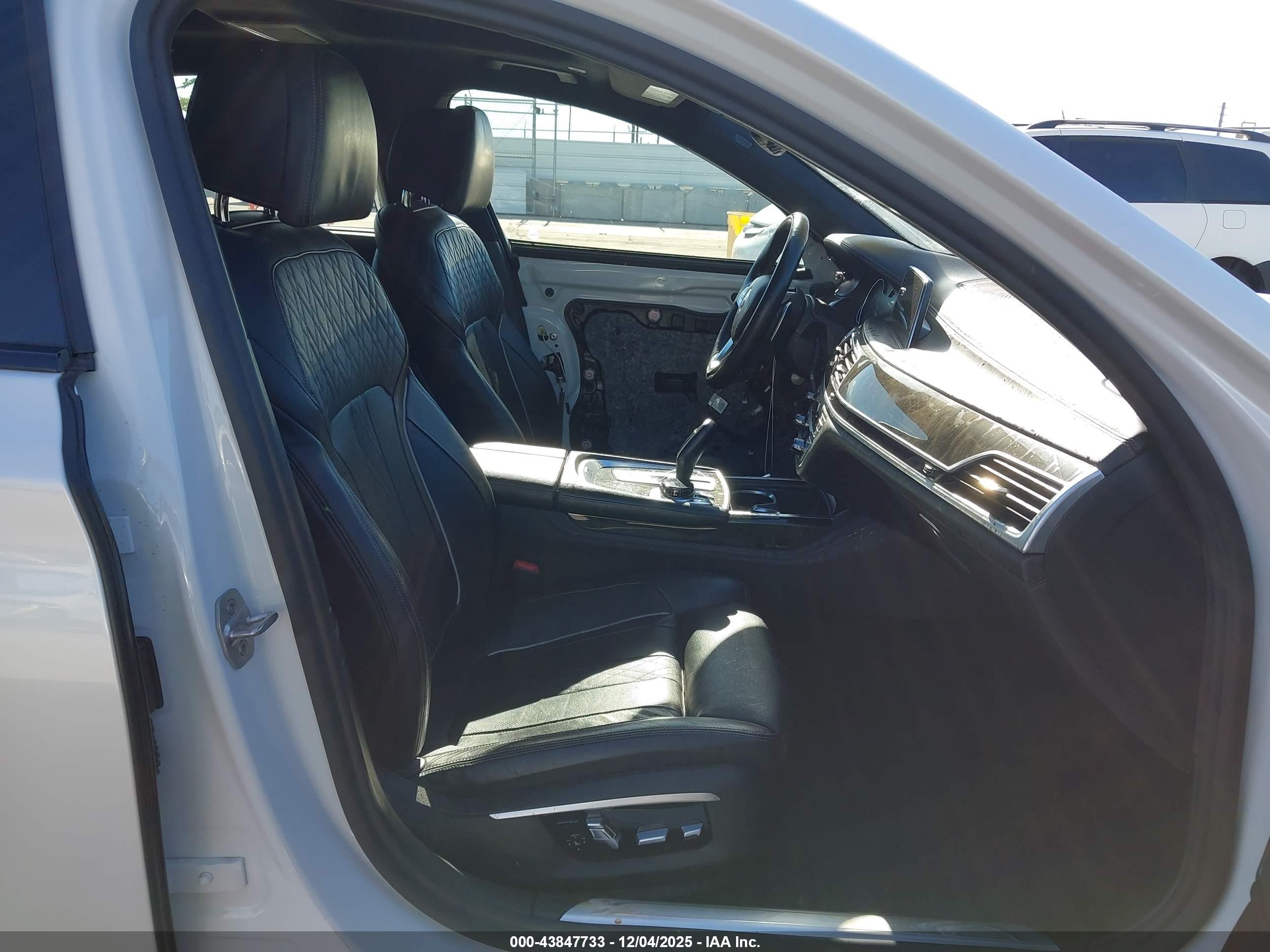 BMW 750I image 5