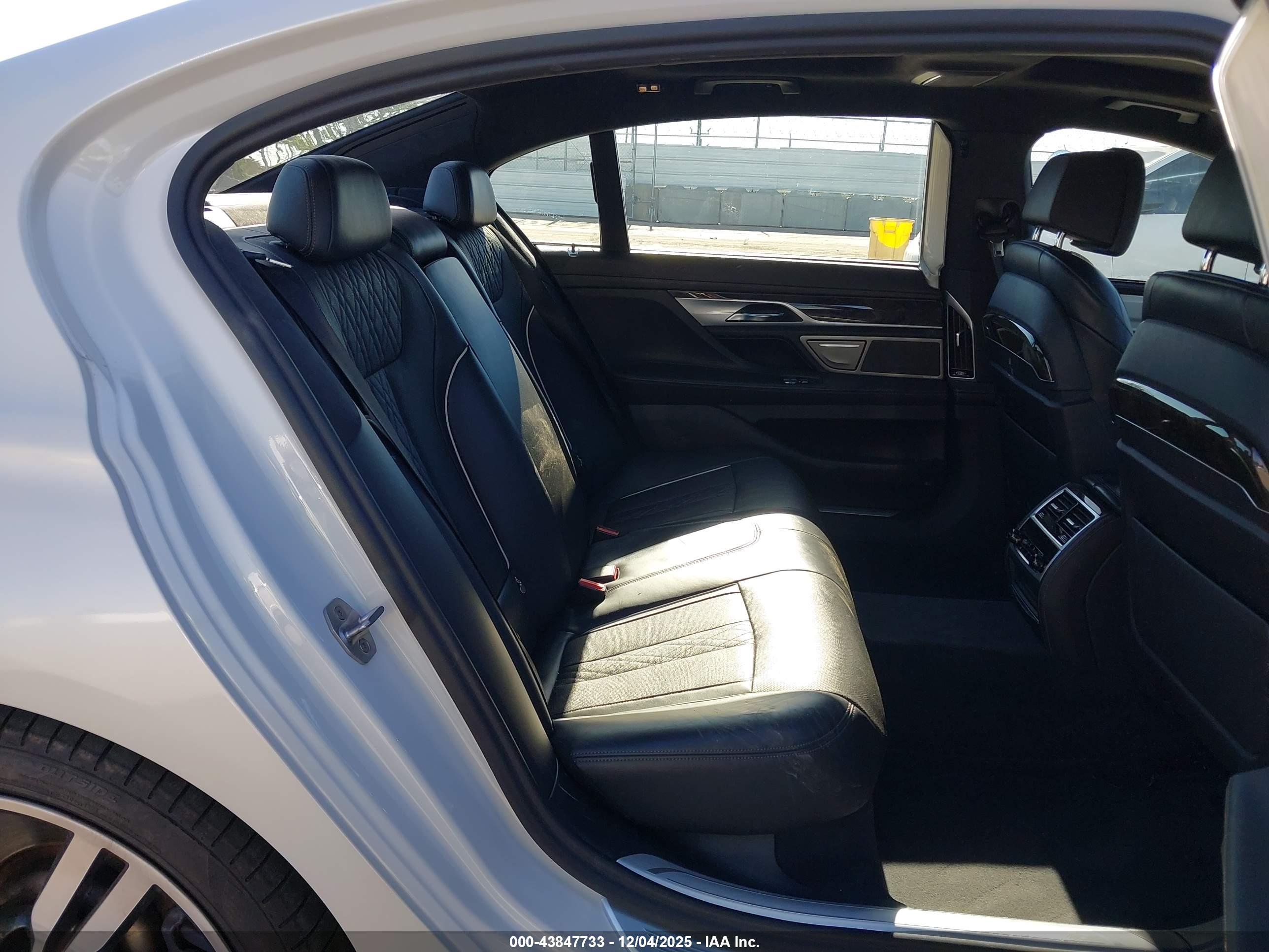 BMW 750I image 8