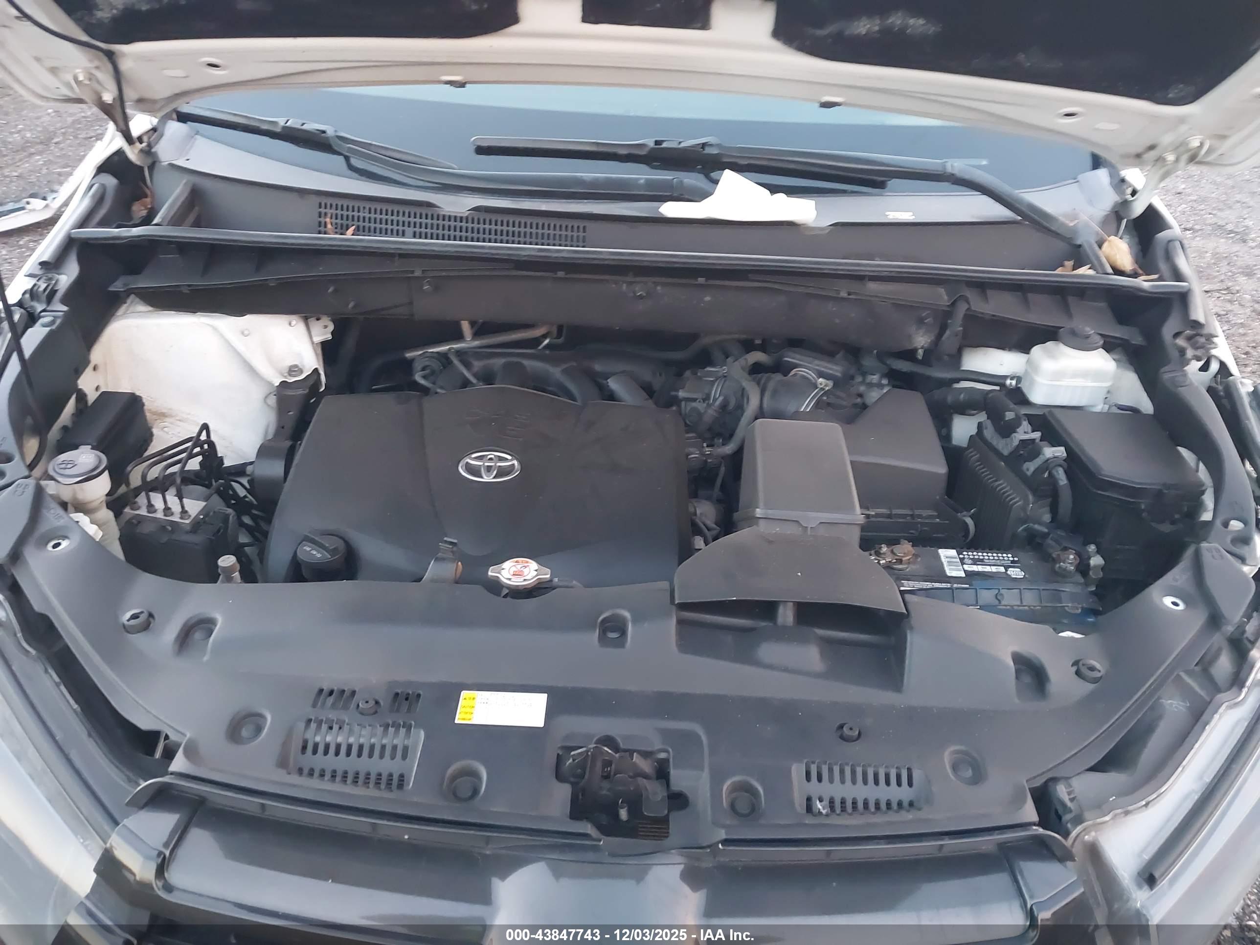 TOYOTA HIGHLANDER image 10