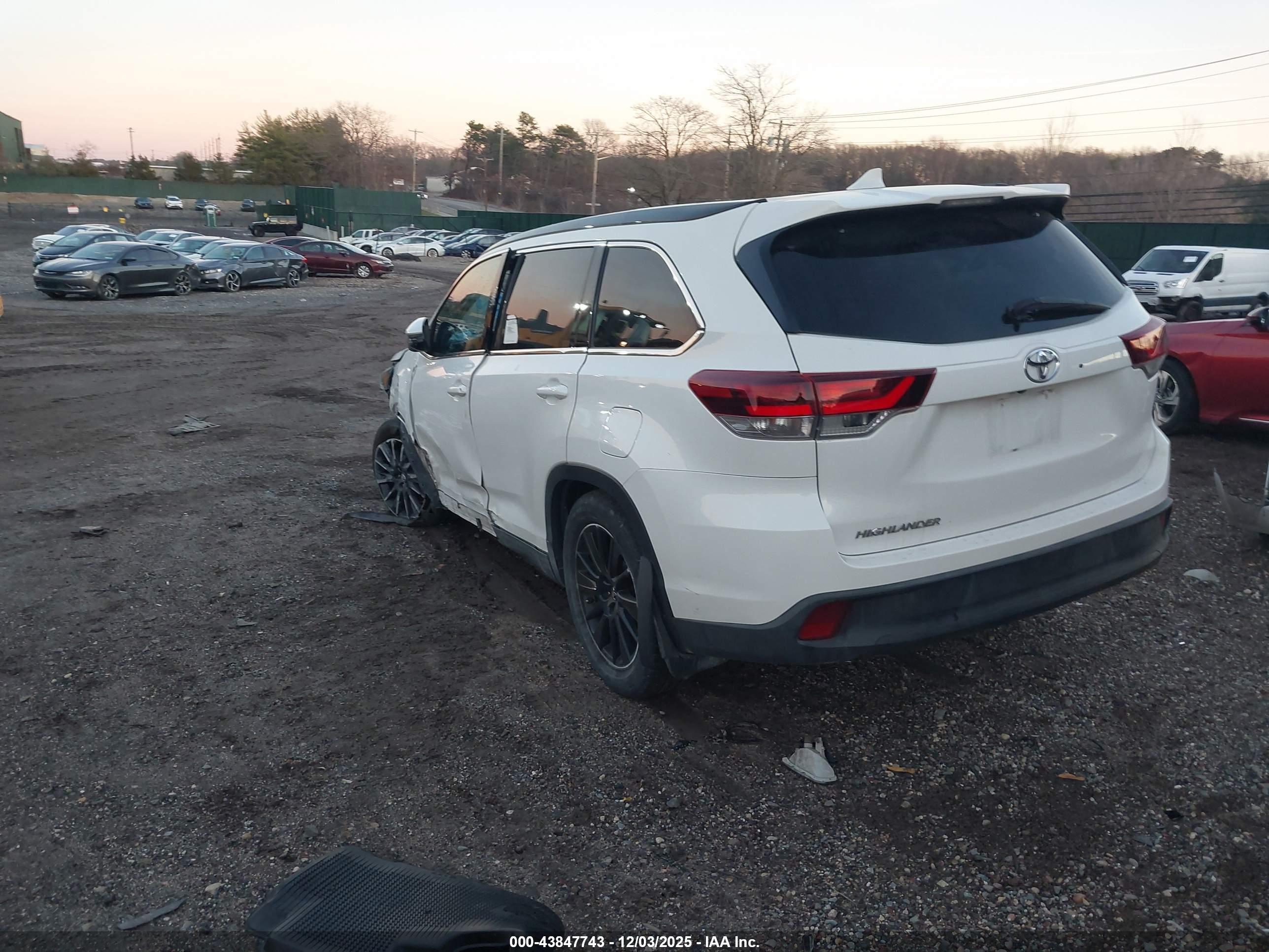 TOYOTA HIGHLANDER image 3