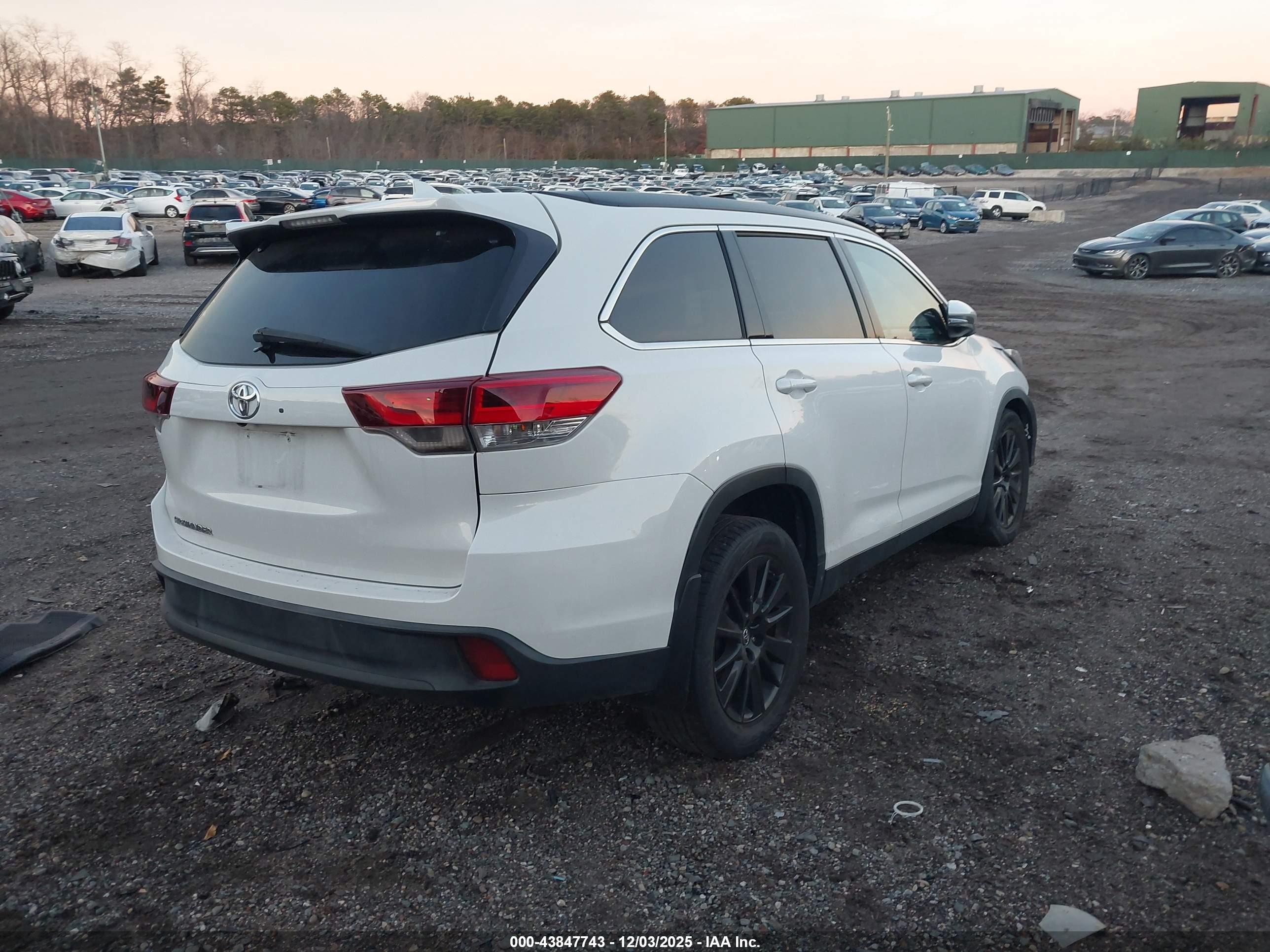 TOYOTA HIGHLANDER image 4