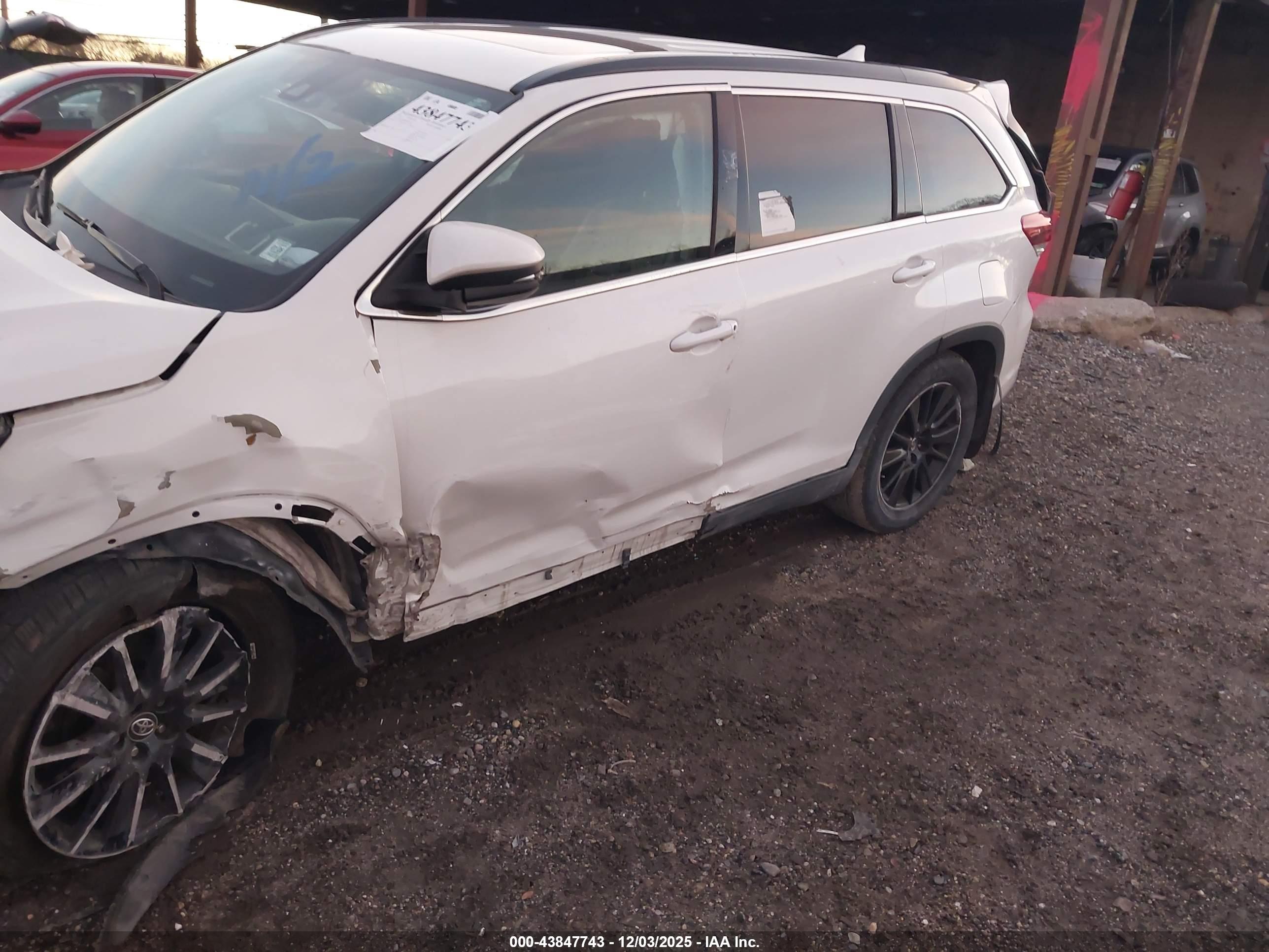 TOYOTA HIGHLANDER image 6