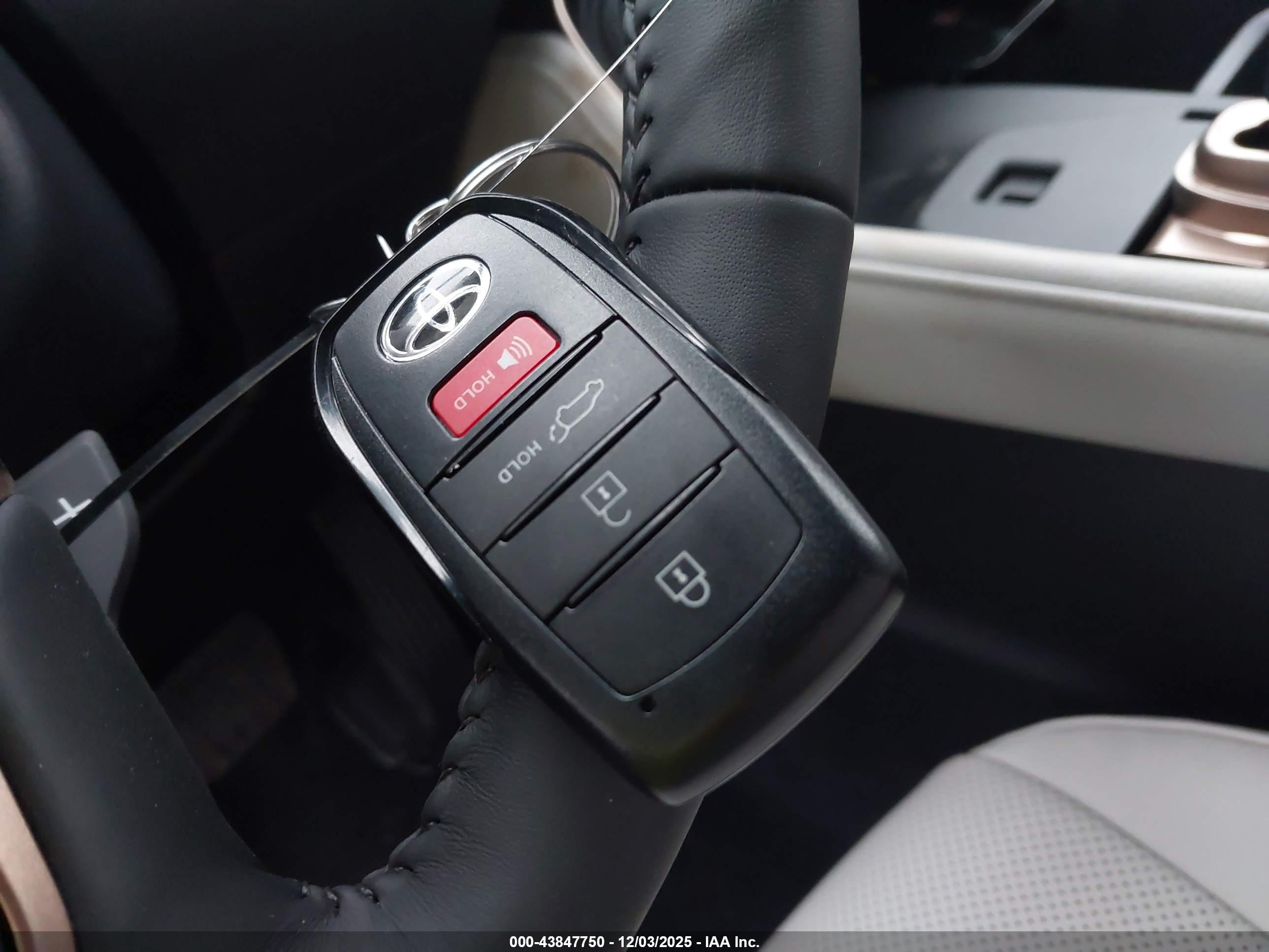 TOYOTA GRAND image 11