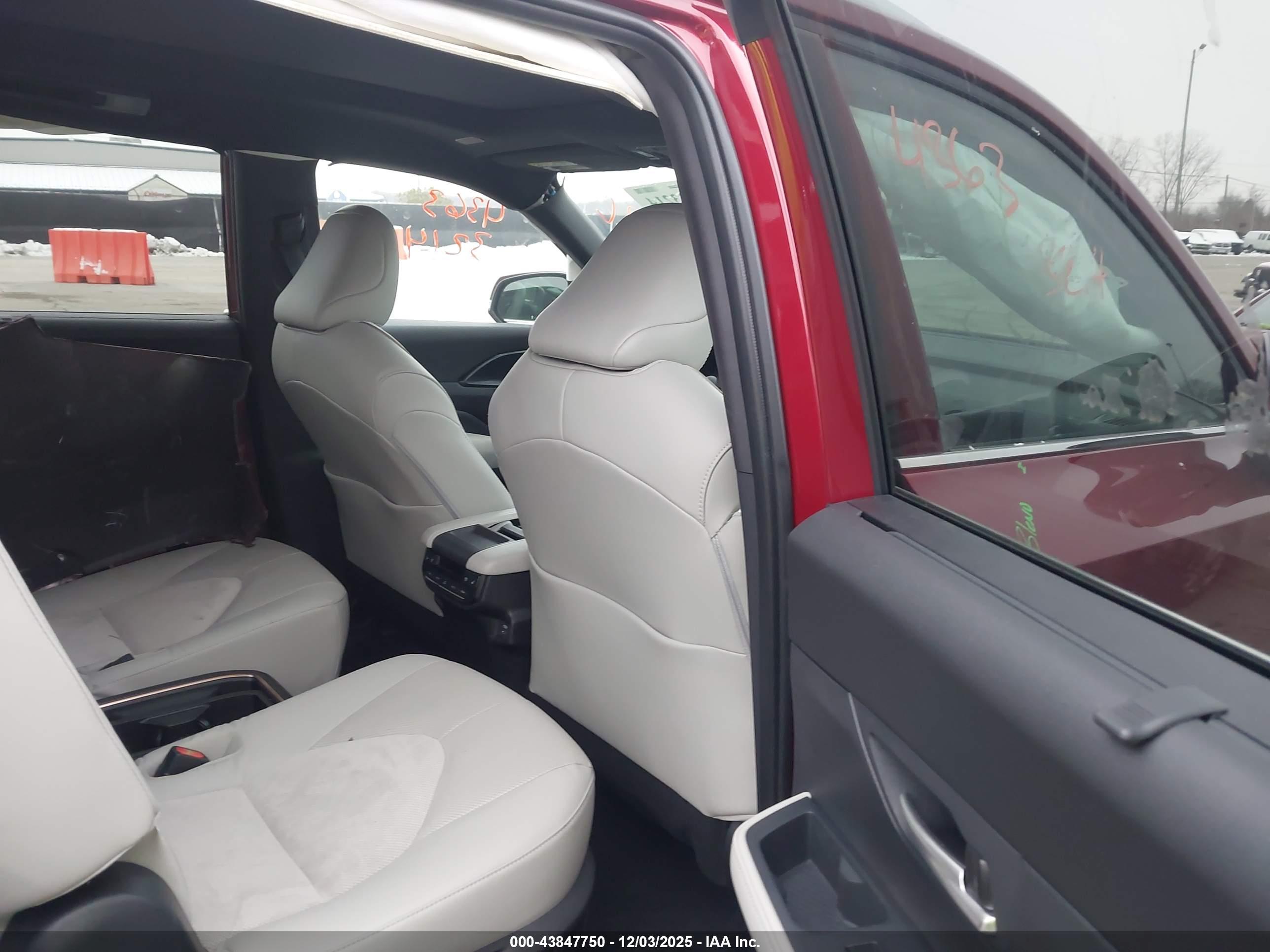 TOYOTA GRAND image 8