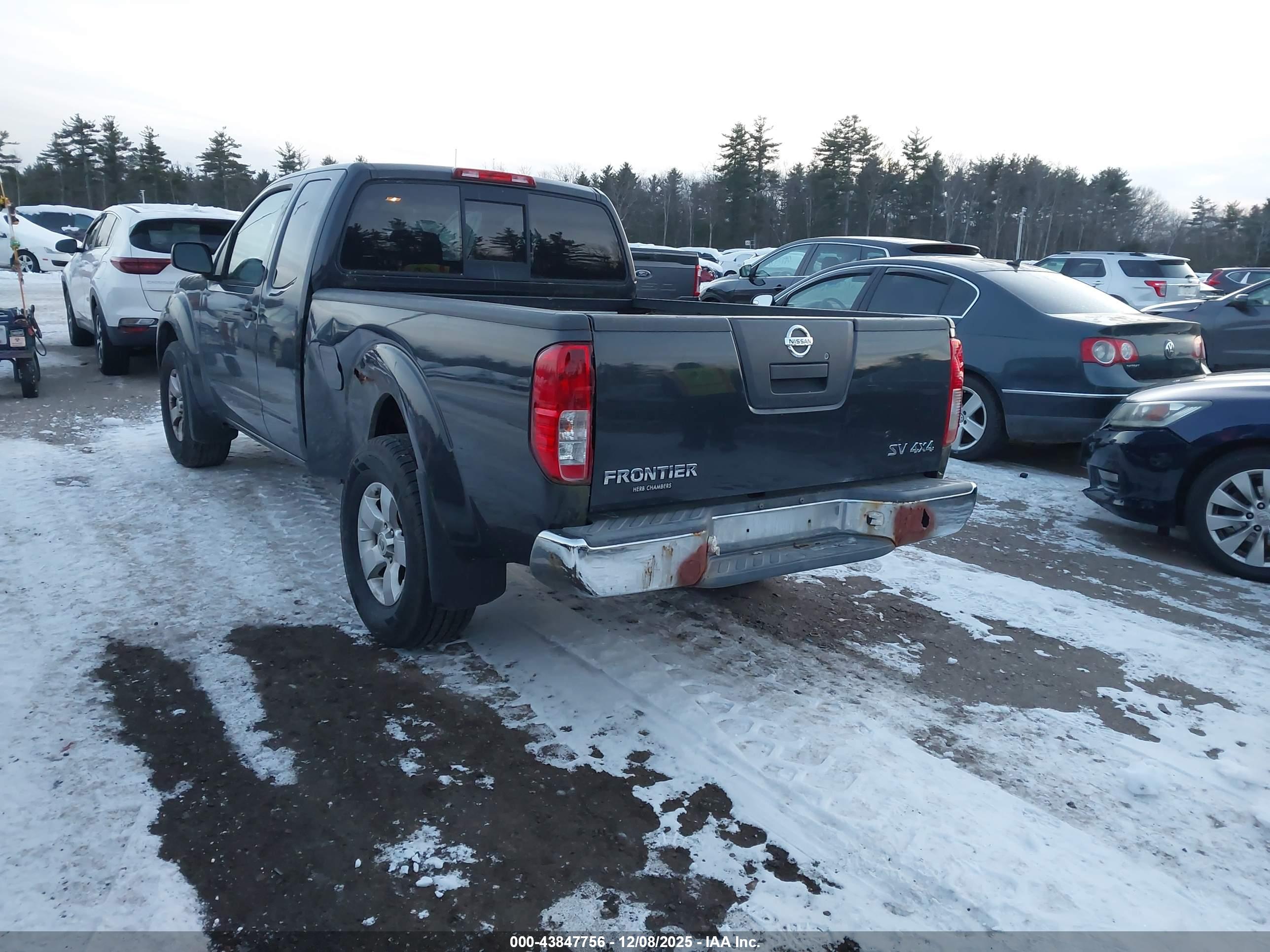 NISSAN FRONTIER image 3