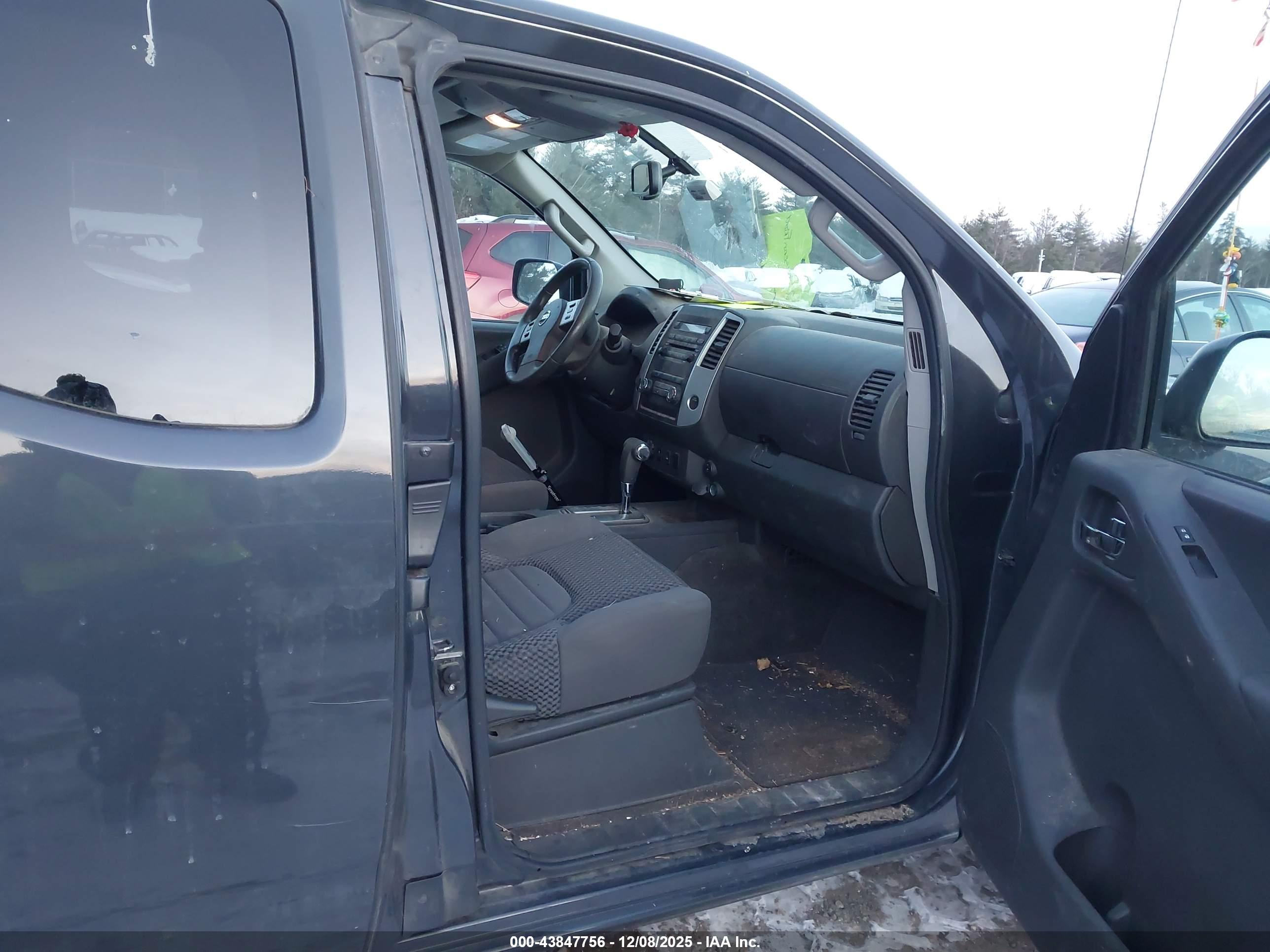 NISSAN FRONTIER image 5
