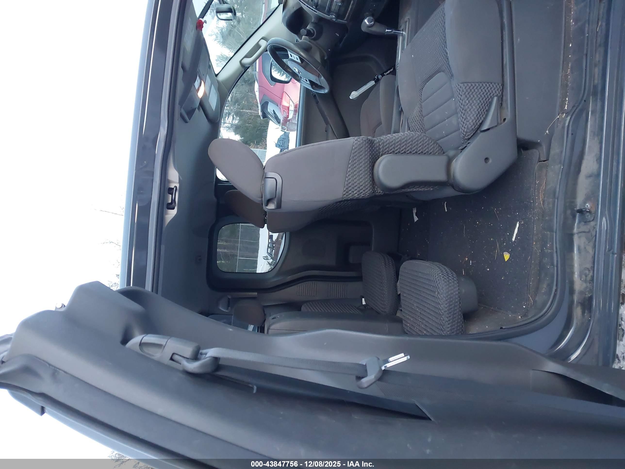 NISSAN FRONTIER image 8