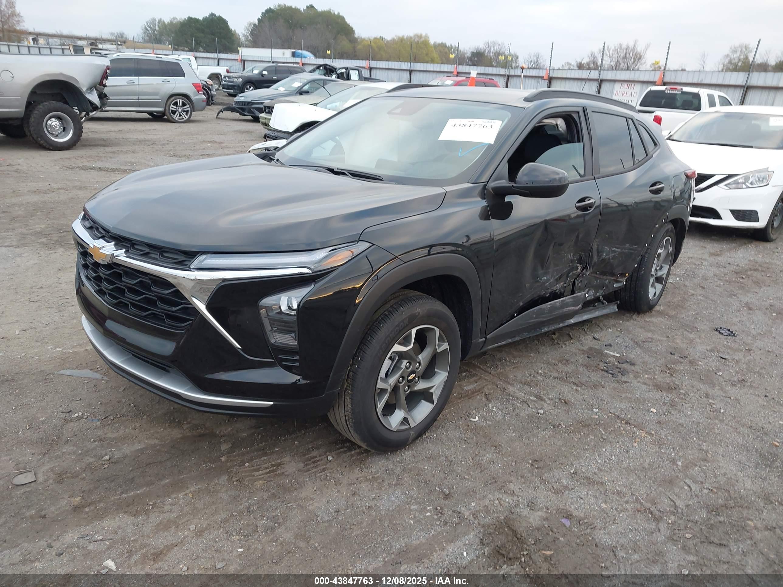 CHEVROLET TRAX image 2