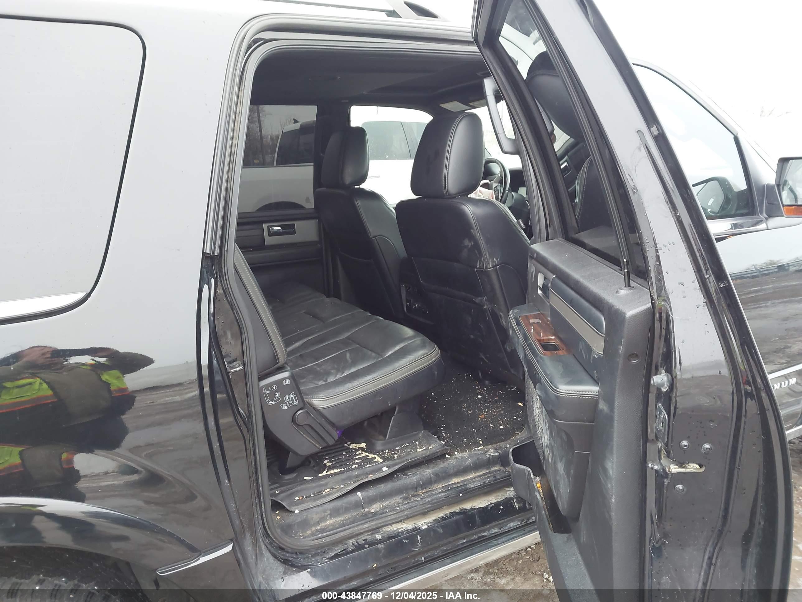 FORD EXPEDITION image 8