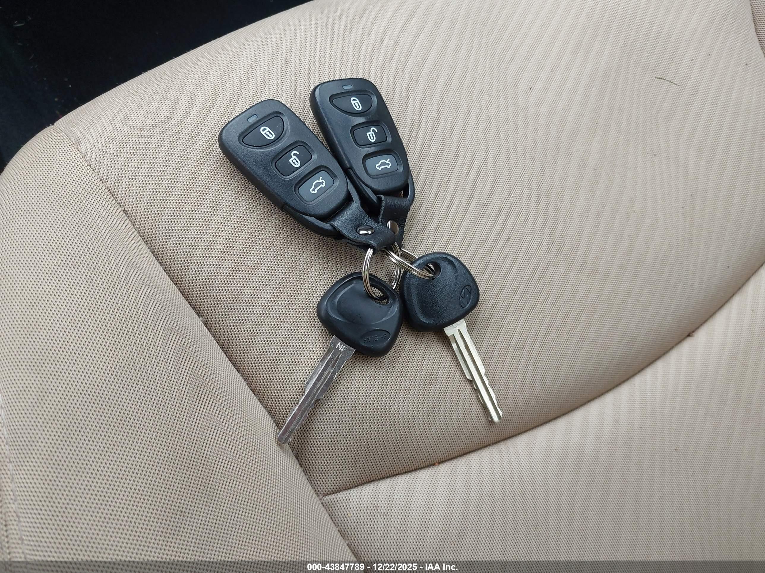 HYUNDAI ELANTRA image 11