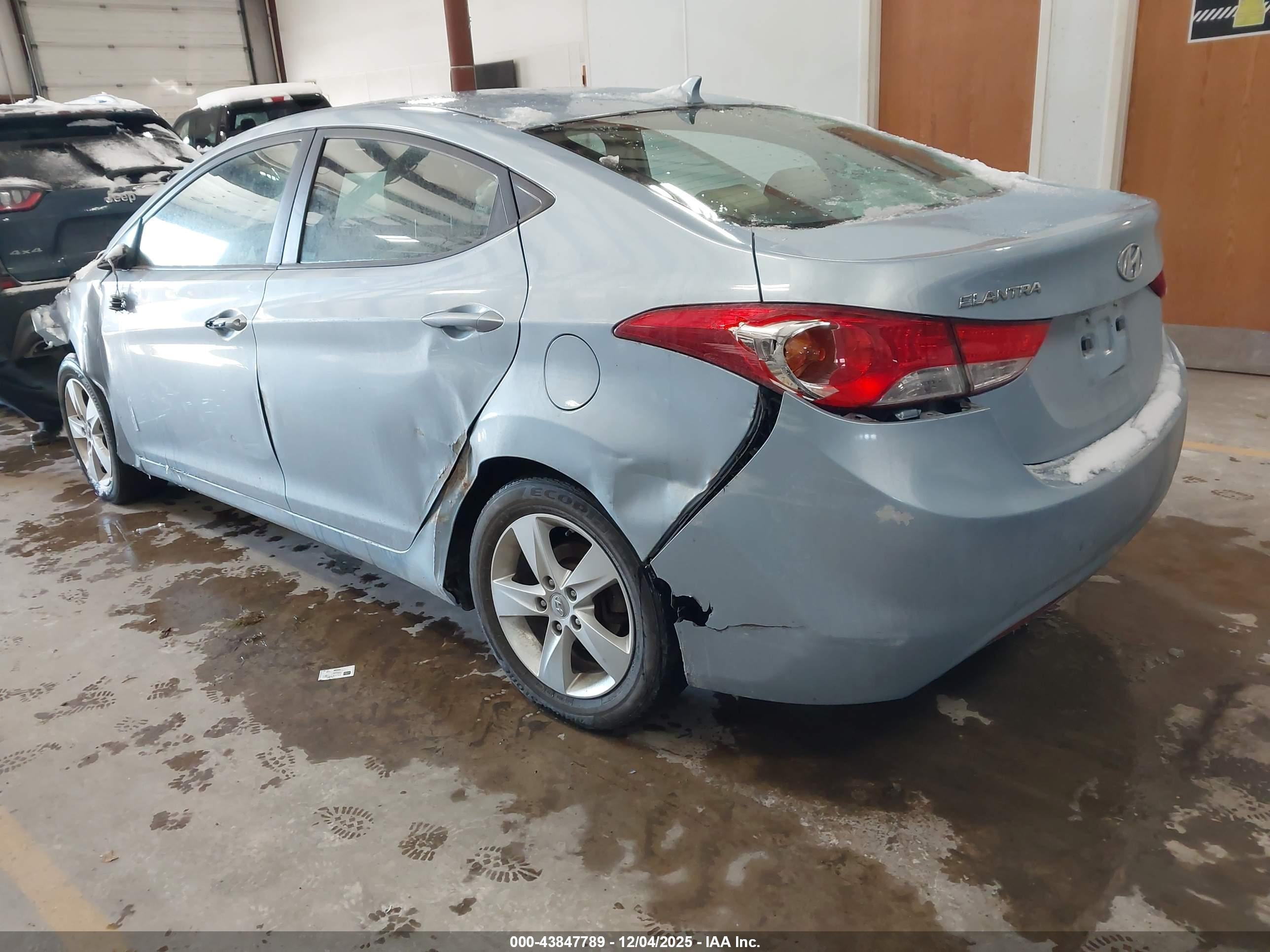 HYUNDAI ELANTRA image 3