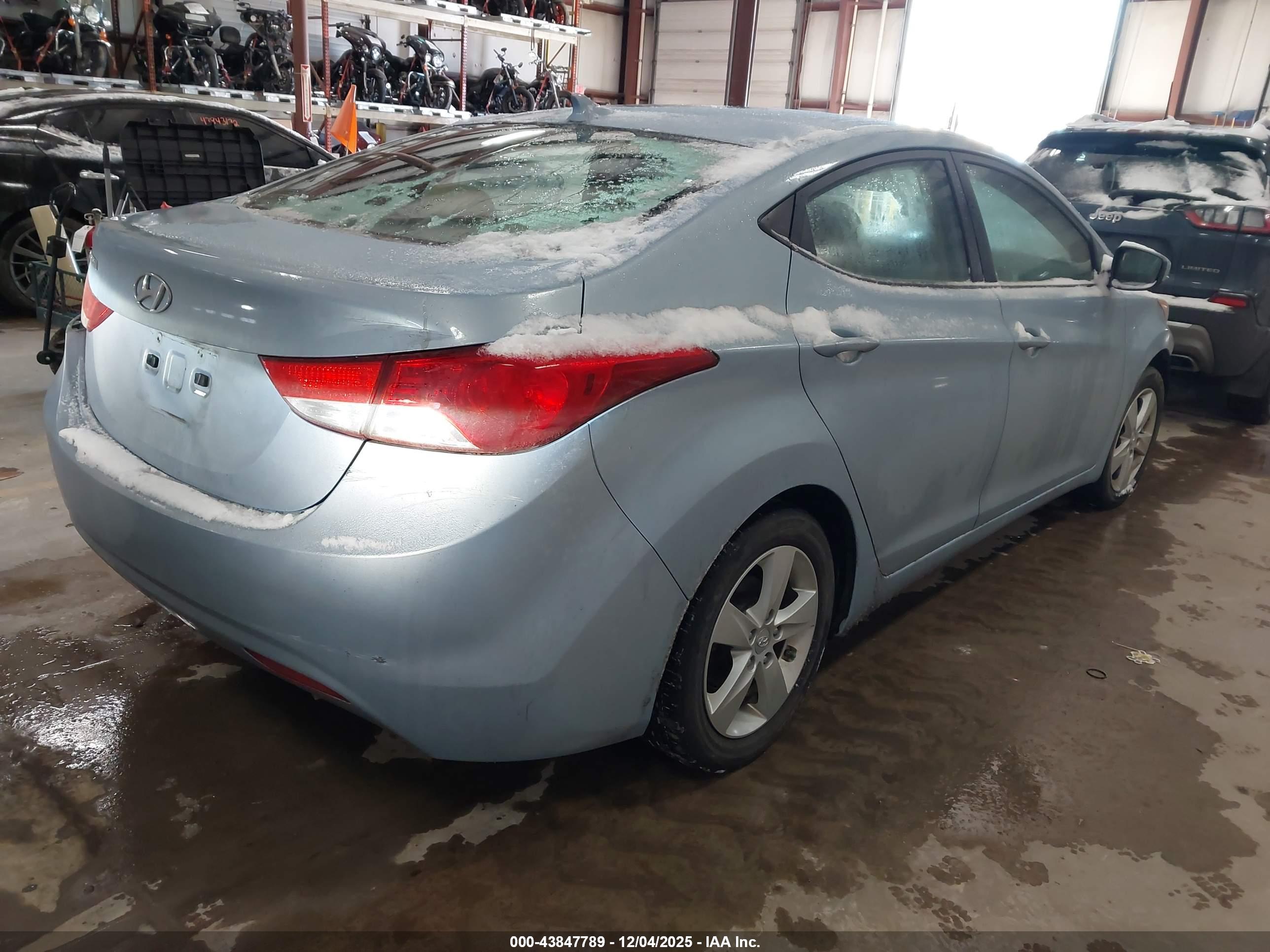 HYUNDAI ELANTRA image 4