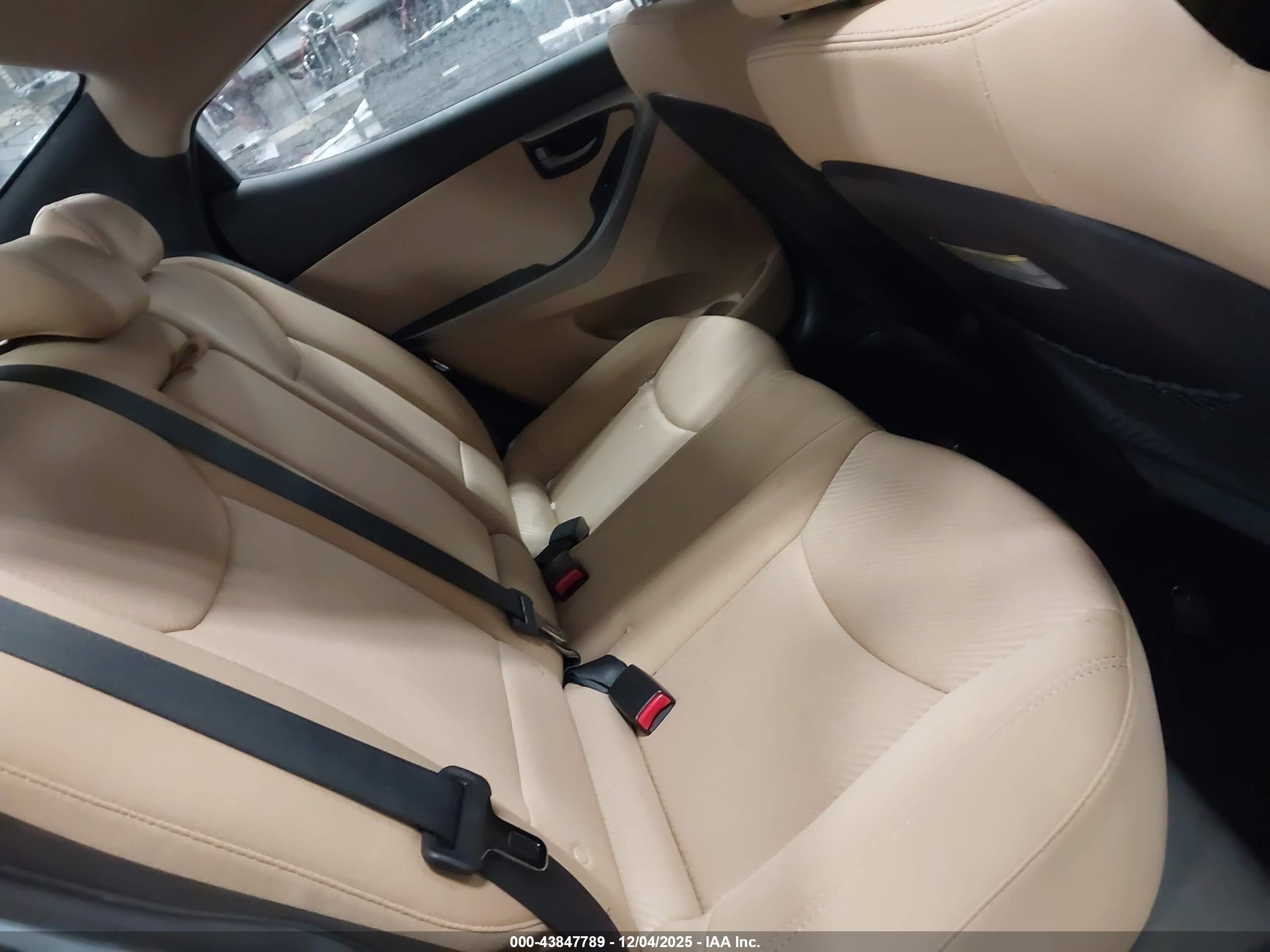 HYUNDAI ELANTRA image 8
