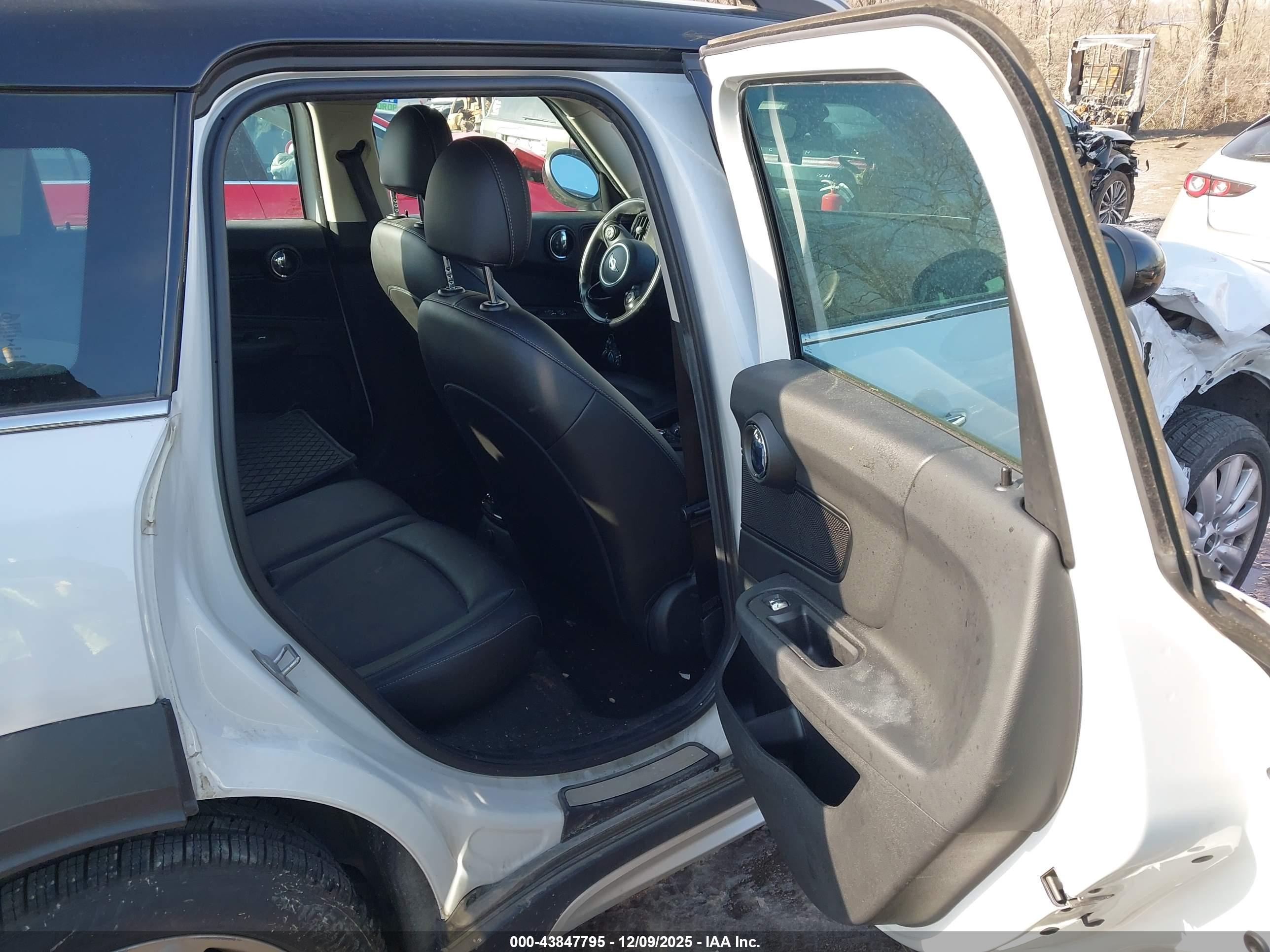 MINI COUNTRYMAN image 8