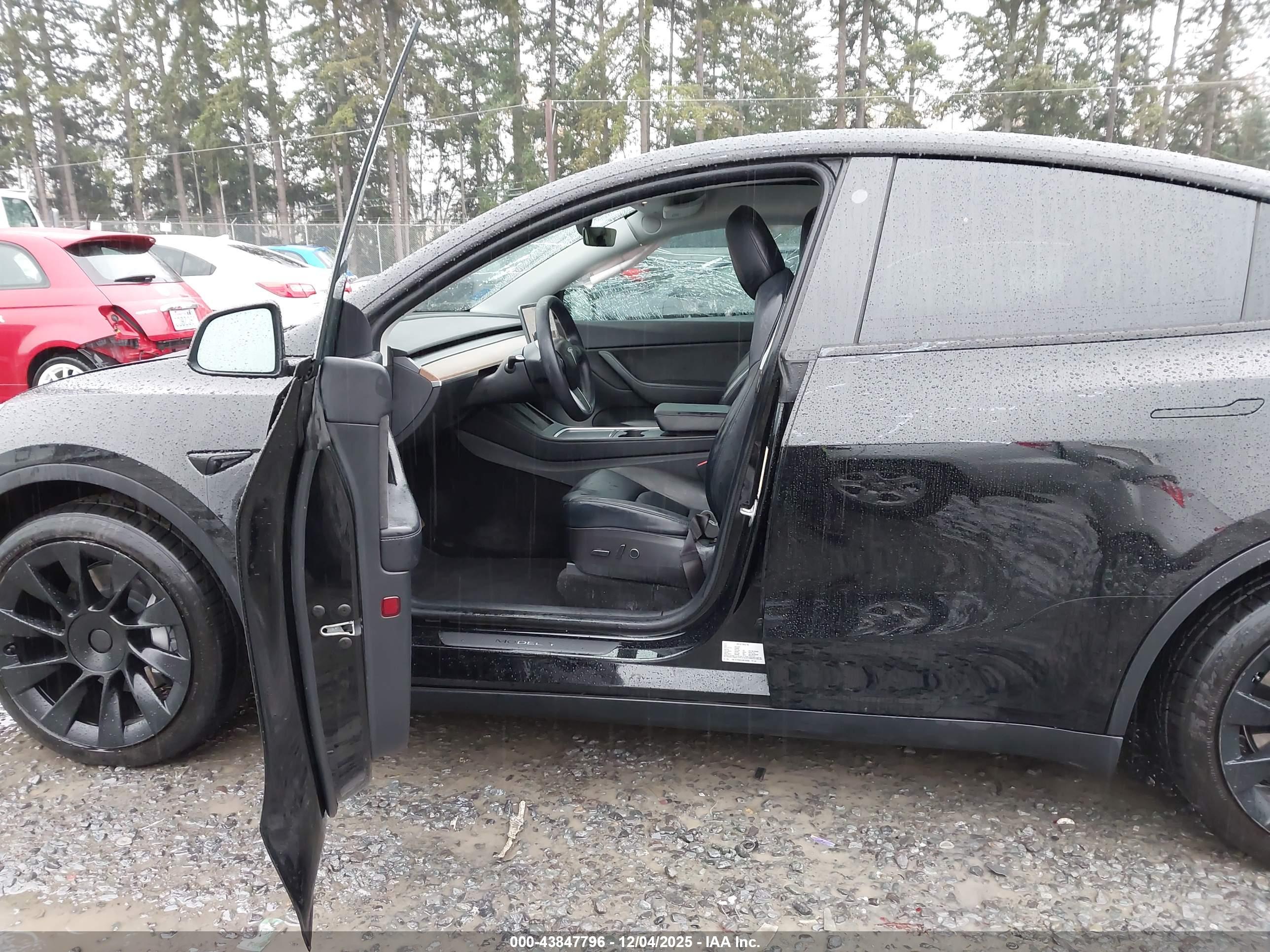 TESLA MODEL image 5