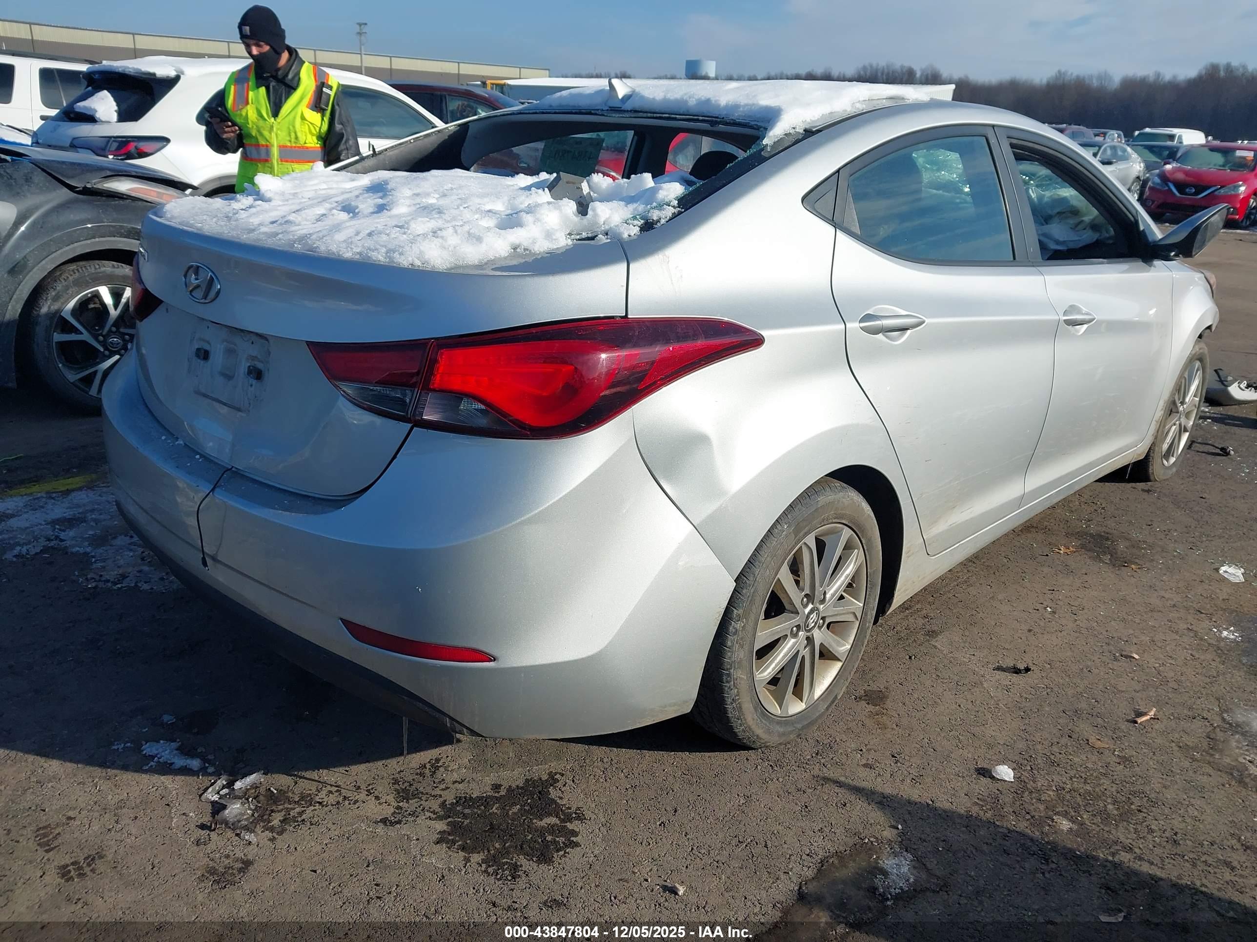 HYUNDAI ELANTRA image 4