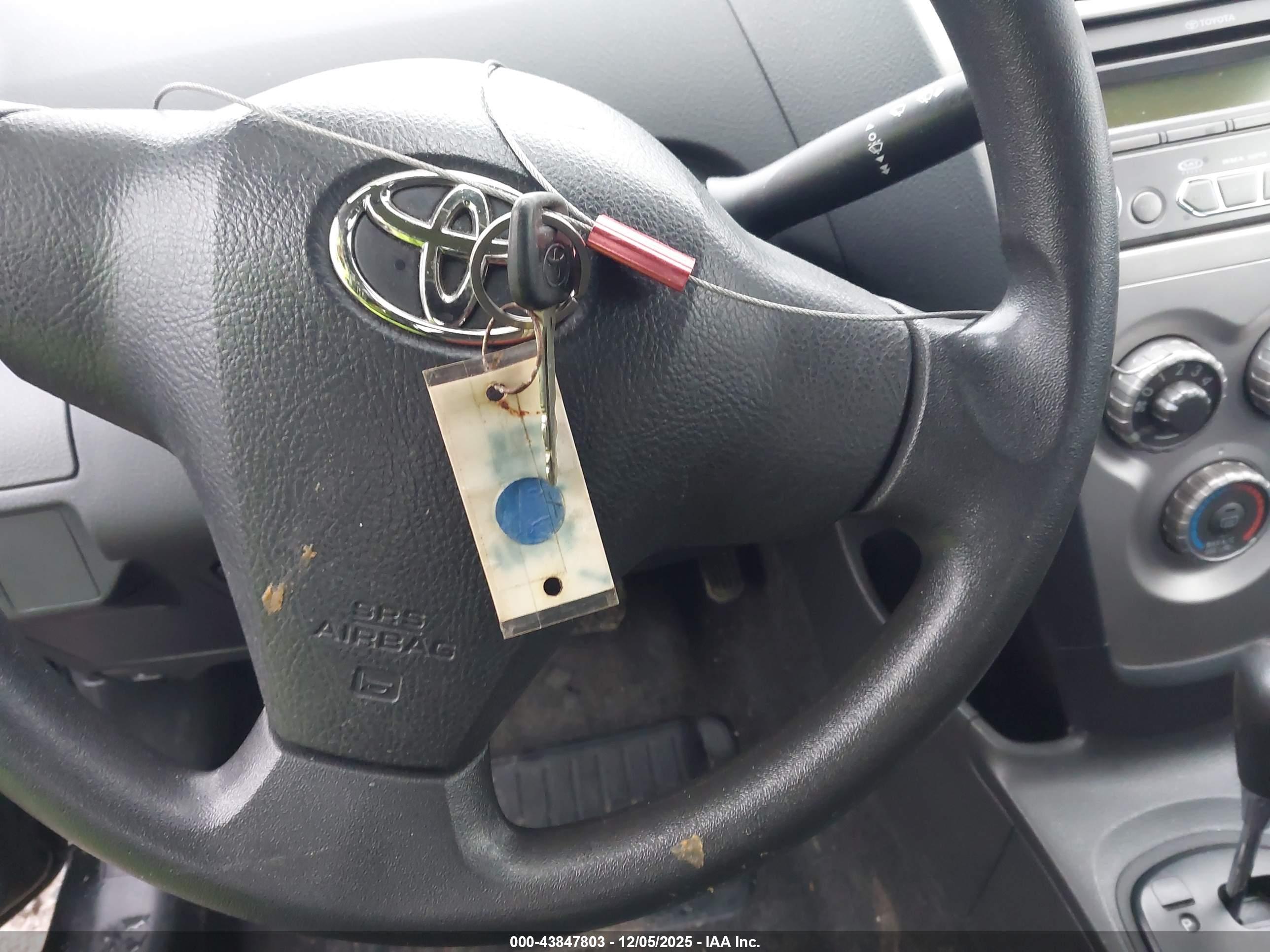 TOYOTA YARIS image 11