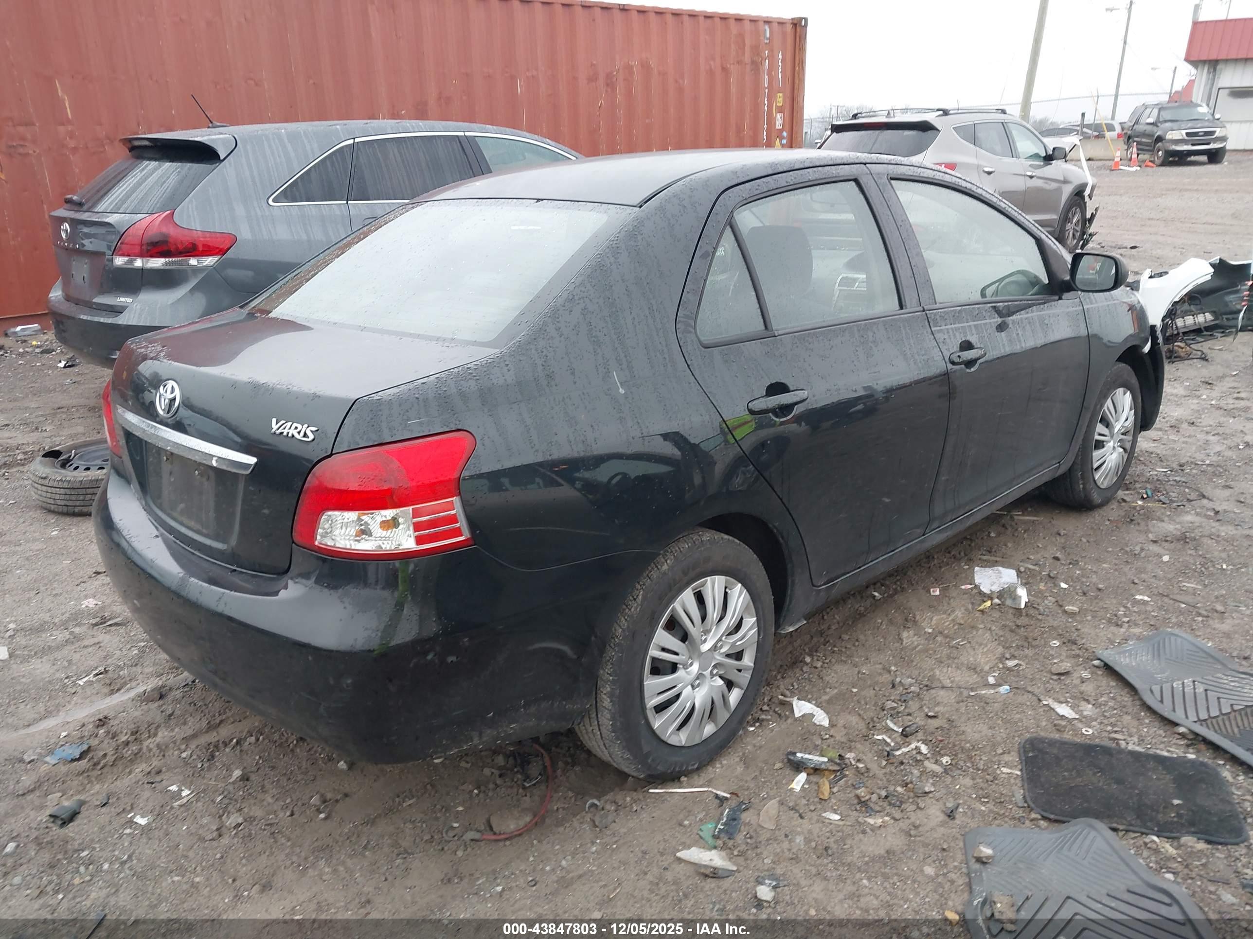 TOYOTA YARIS image 4