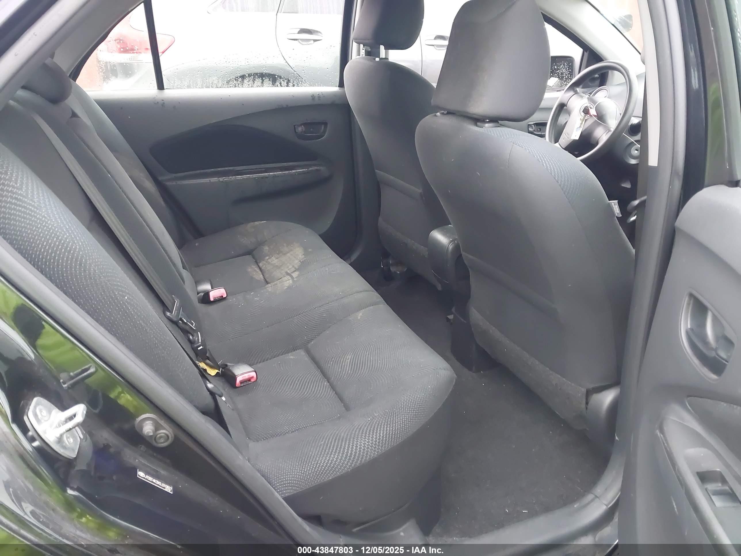 TOYOTA YARIS image 8