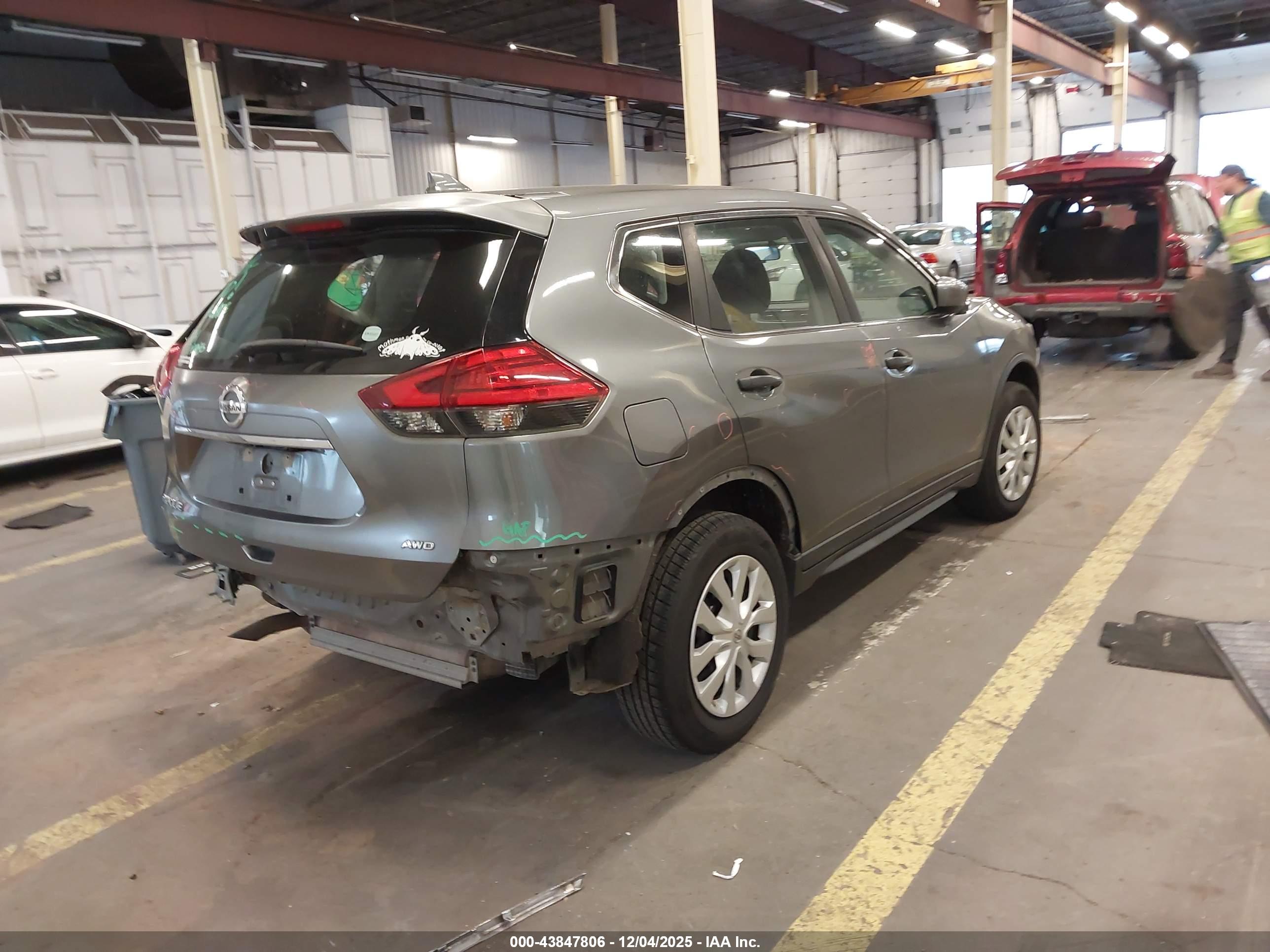 NISSAN ROGUE image 4