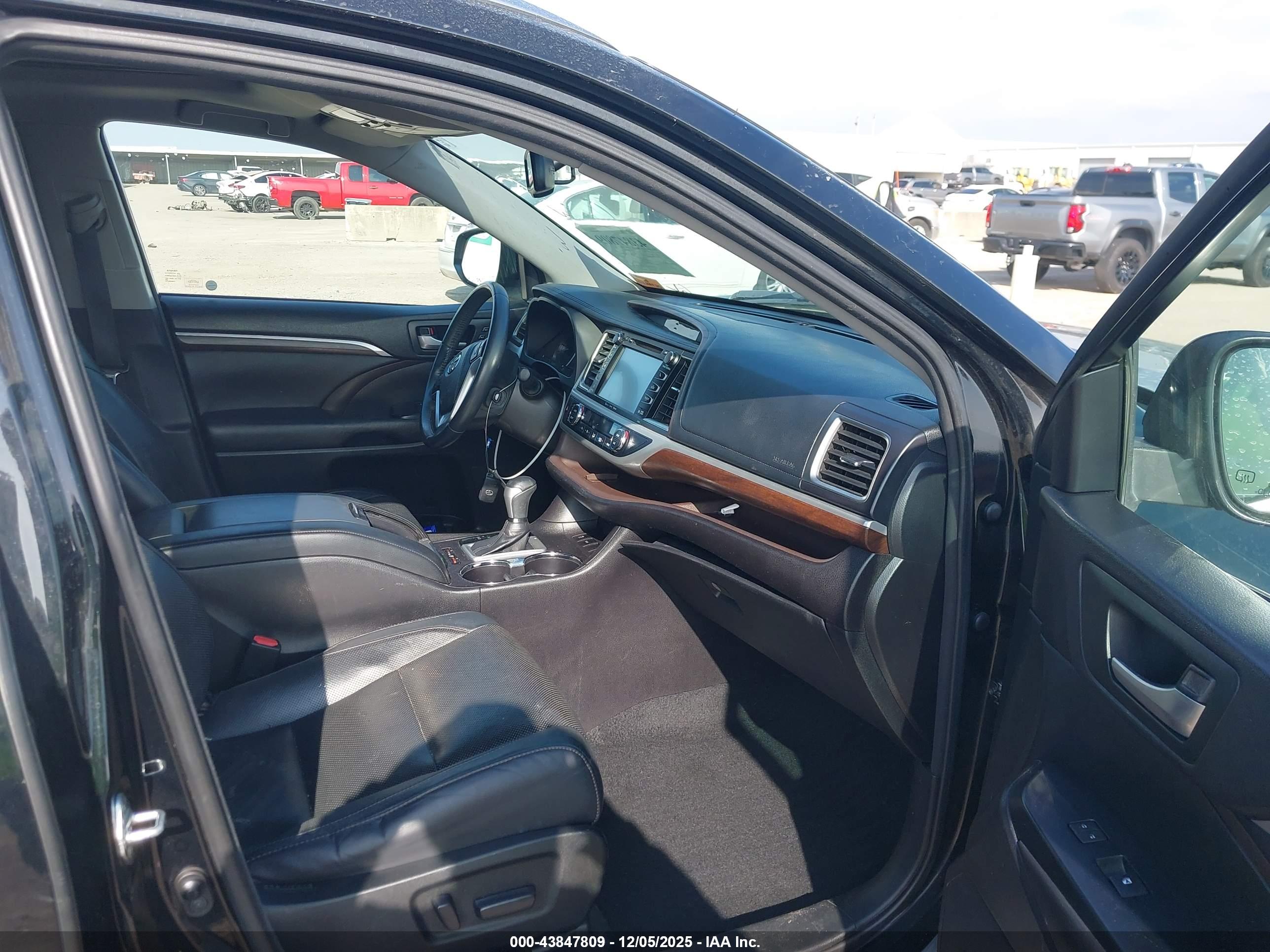 TOYOTA HIGHLANDER image 5