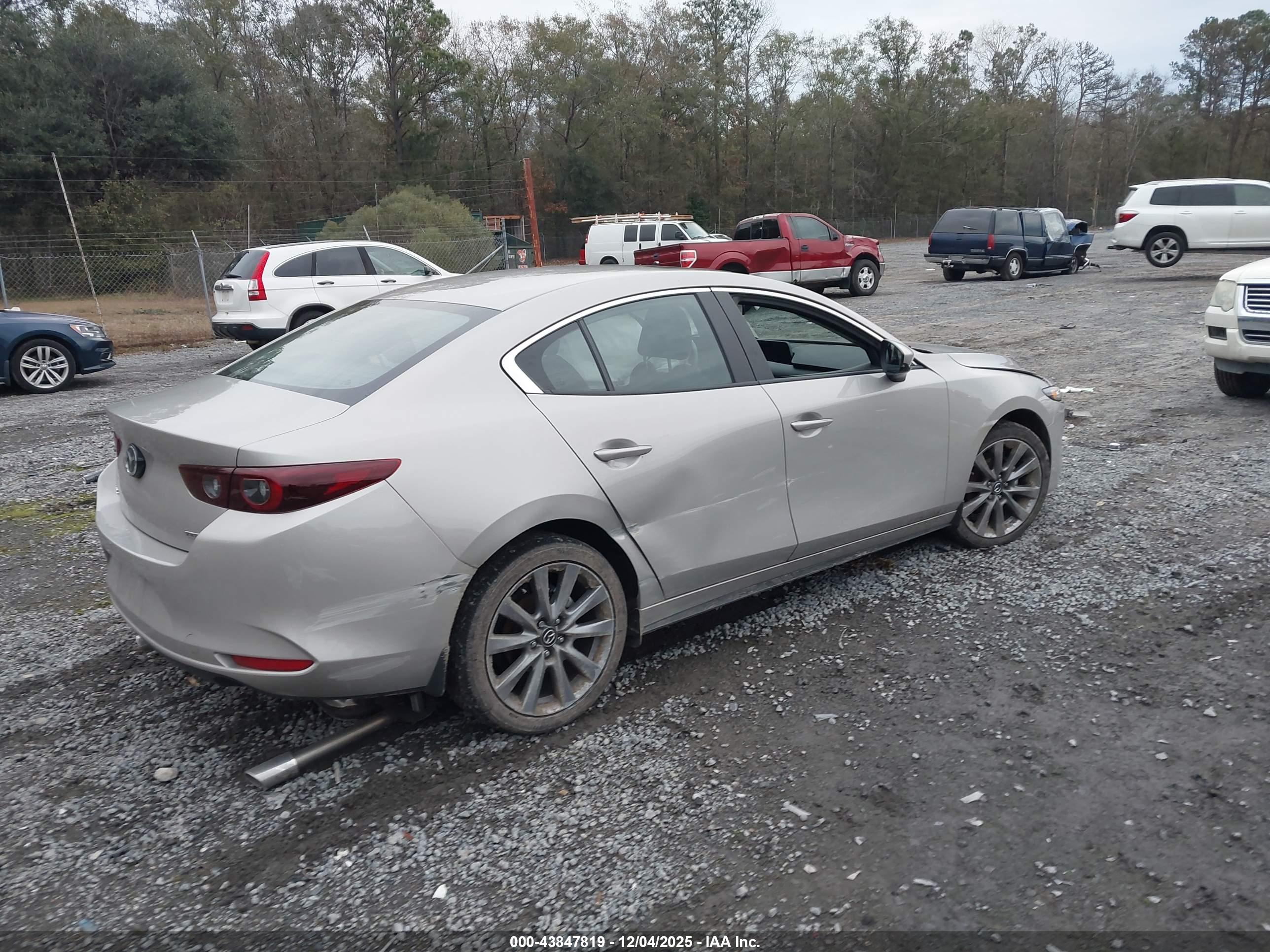 MAZDA MAZDA3 image 4