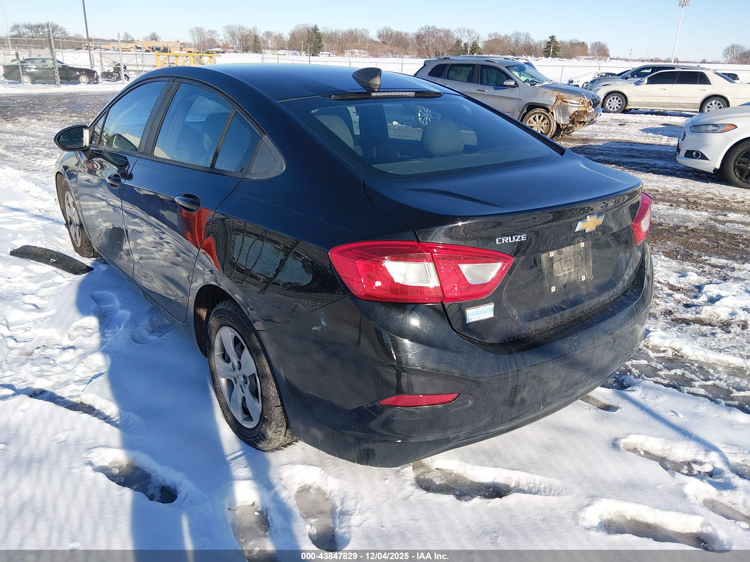 CHEVROLET CRUZE image 3