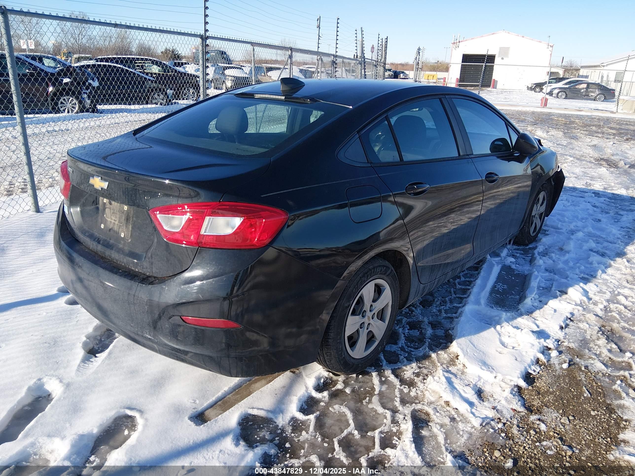 CHEVROLET CRUZE image 4