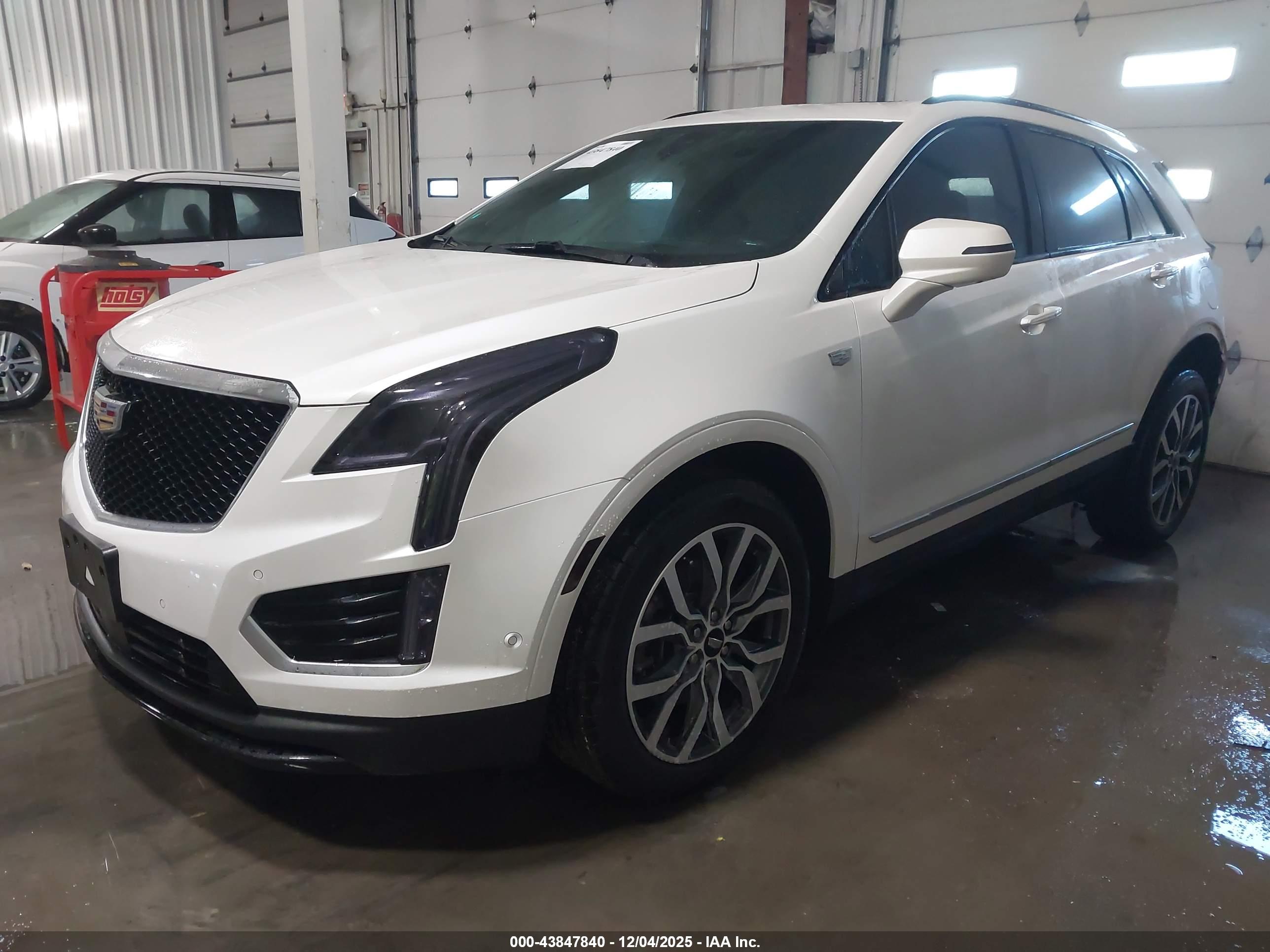 CADILLAC XT5 image 2
