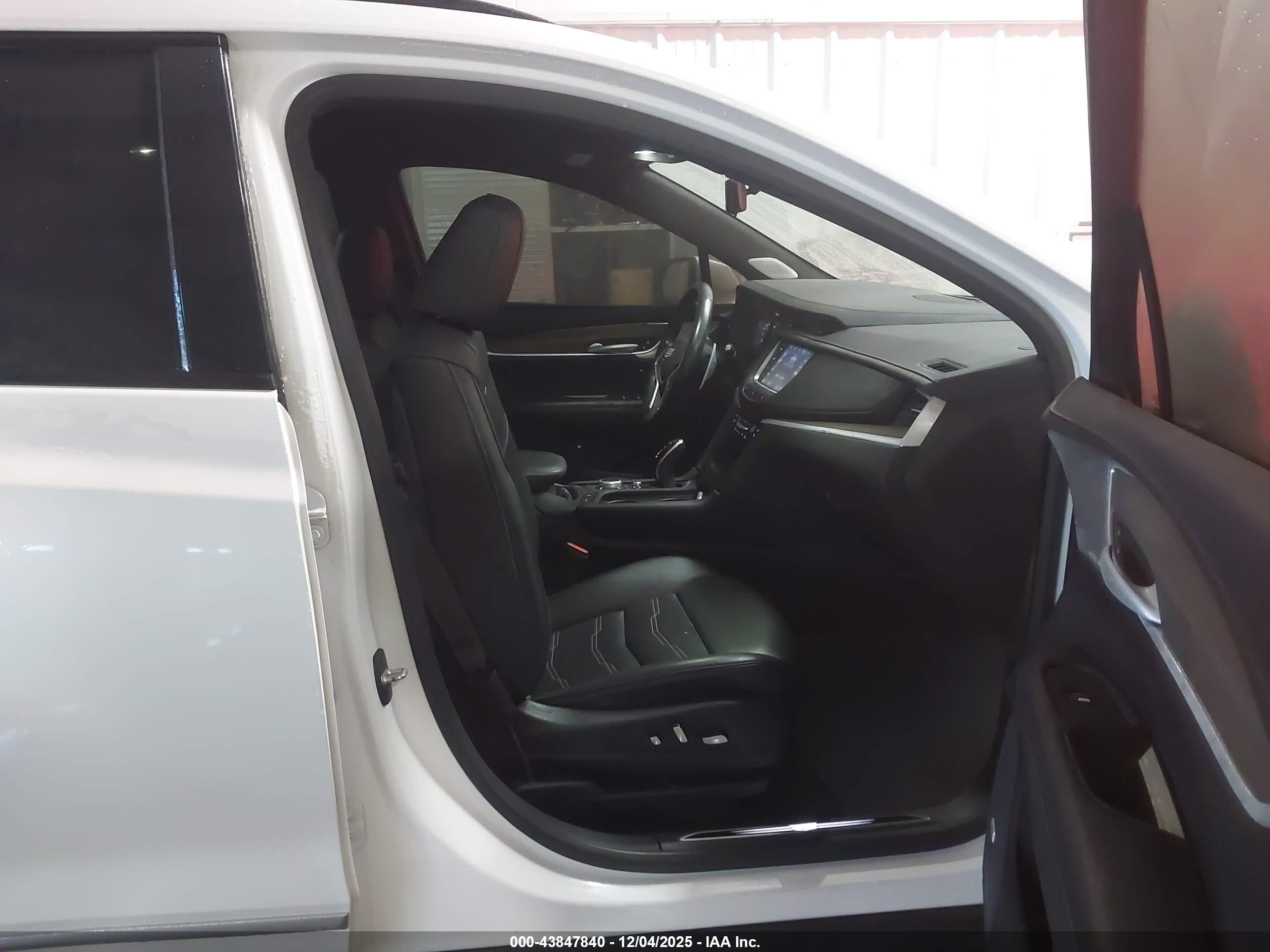CADILLAC XT5 image 5